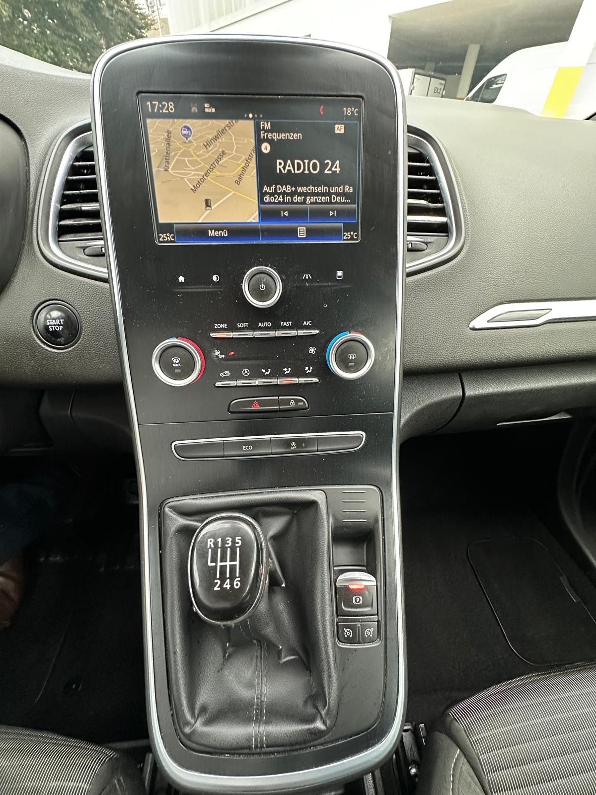 RENAULT Grand Scénic 1.5 dCi Zen-image-7