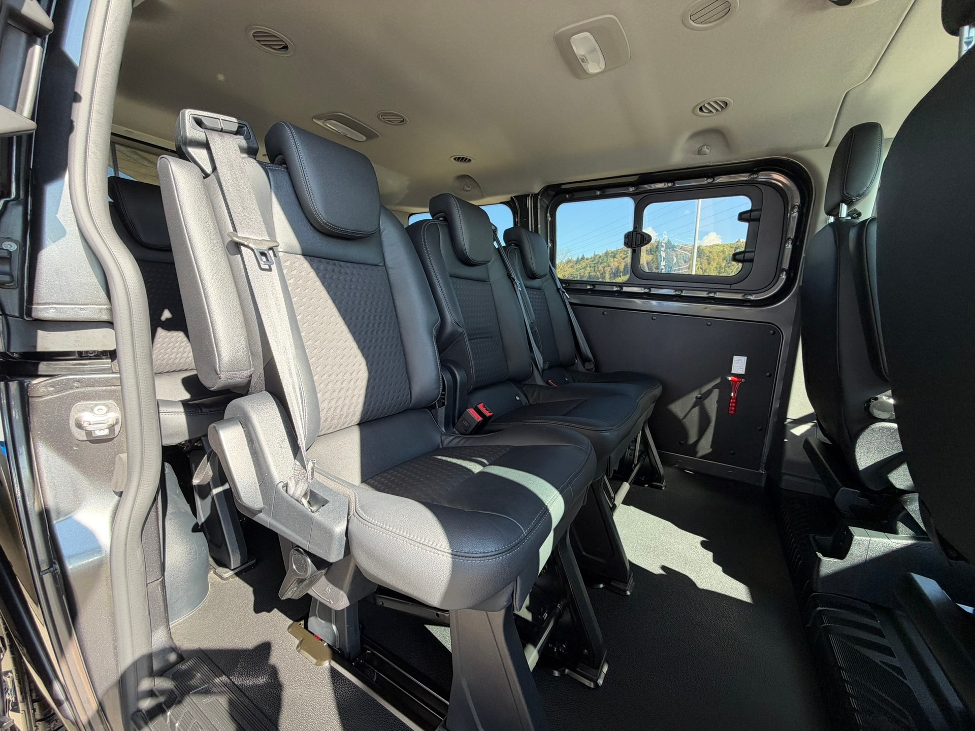 FORD Transit Custom 320 L1H1 Sport A-image-8