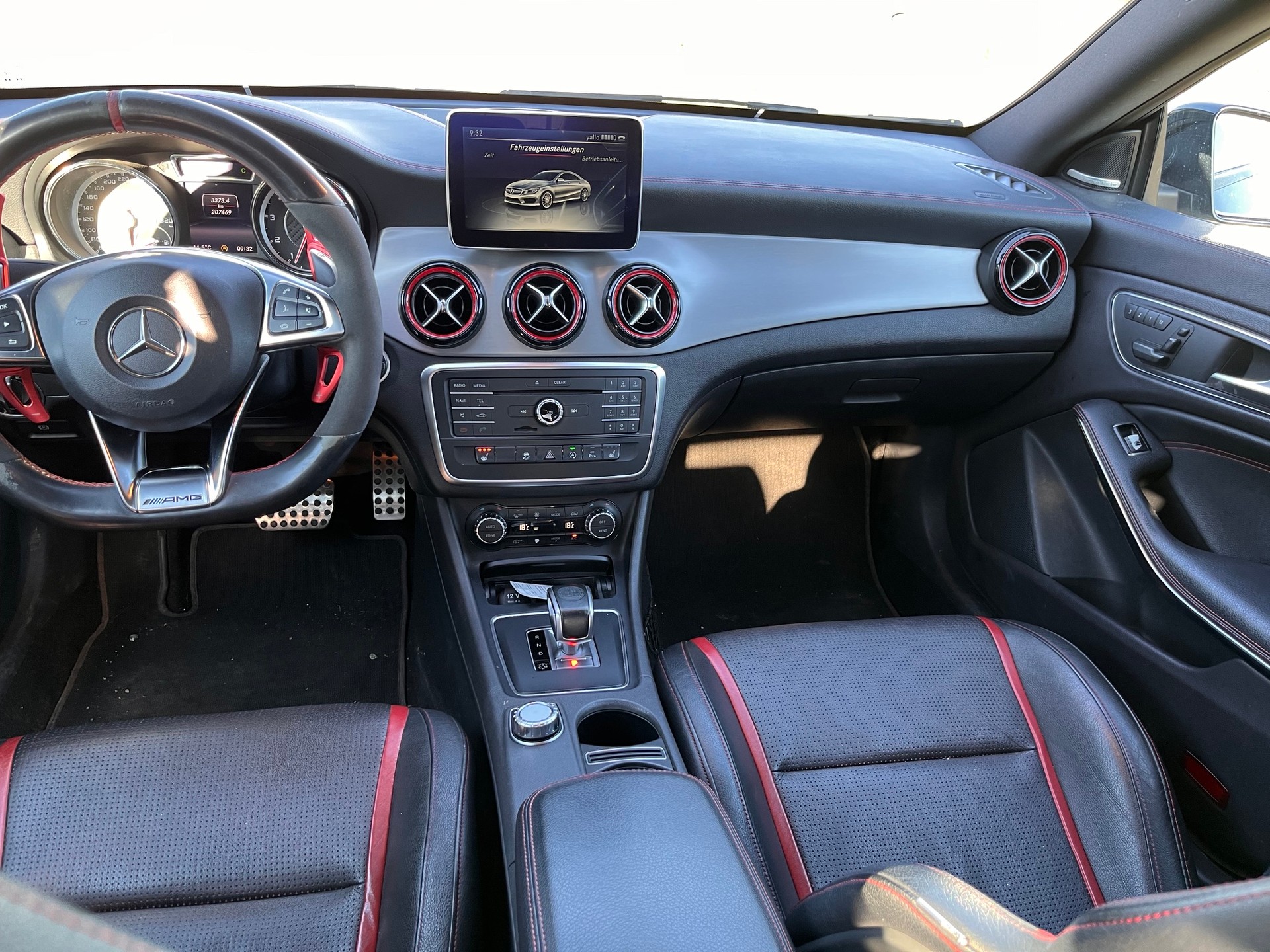MERCEDES-BENZ CLA 45 AMG 4Matic Speedshift-image-3