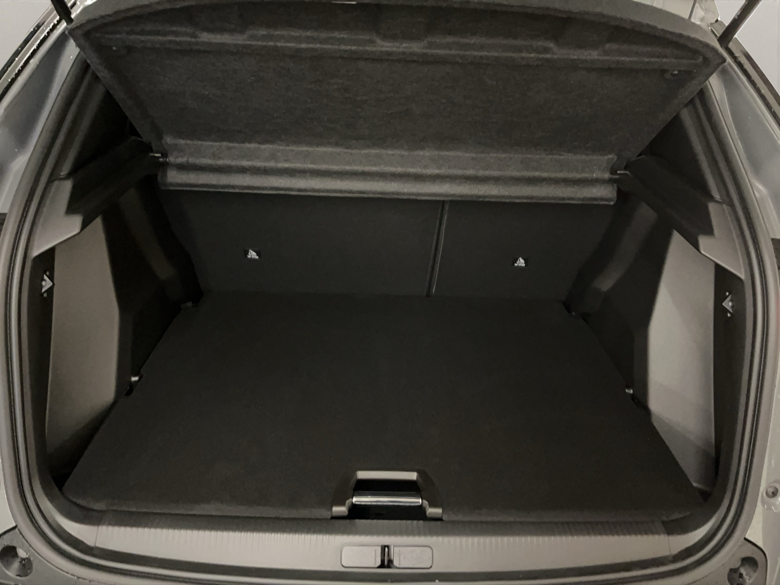 PEUGEOT 2008 1.2 Hybrid 145 Envy-image-15