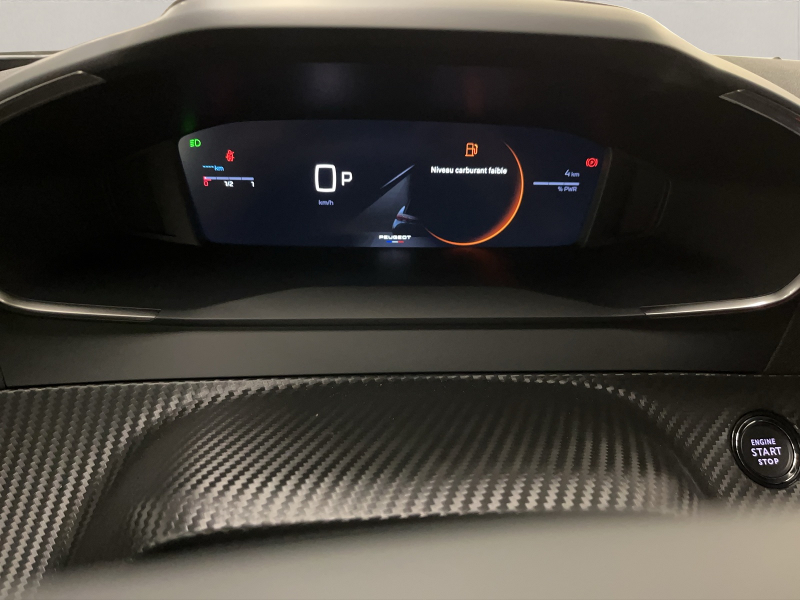 PEUGEOT 2008 1.2 Hybrid 145 Envy-image-6