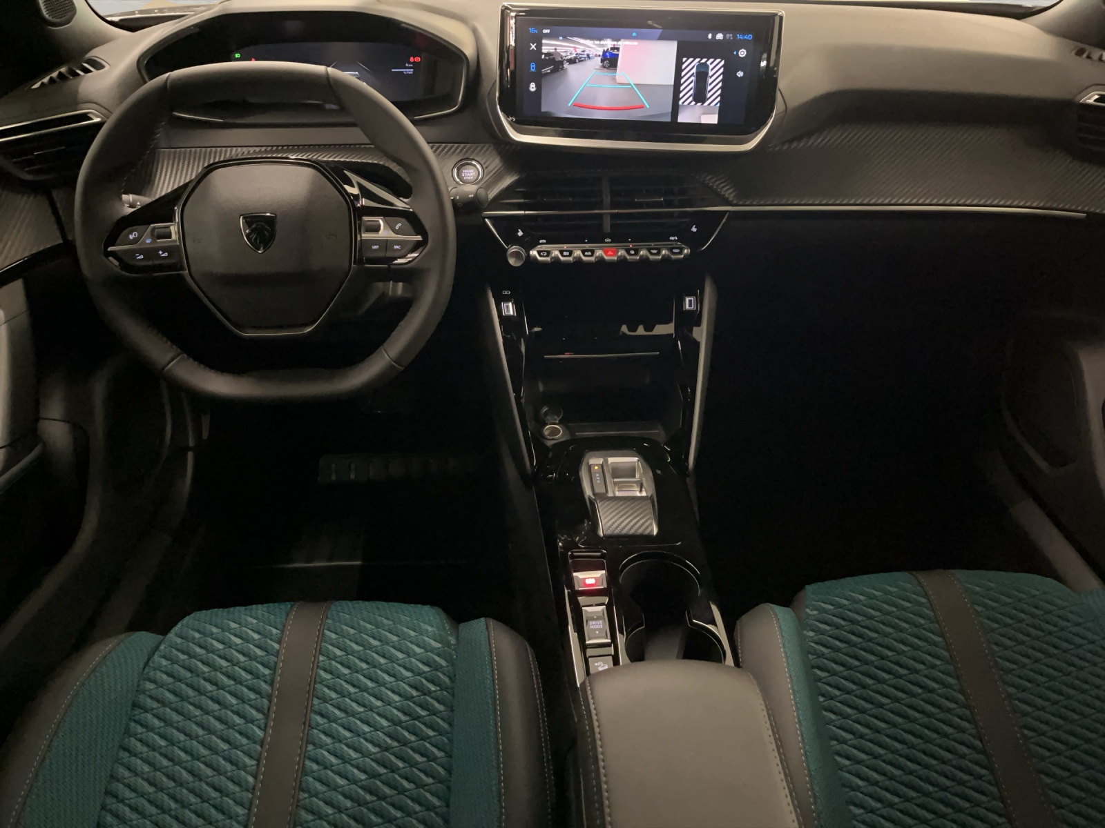 PEUGEOT 2008 1.2 Hybrid 145 Envy-image-8