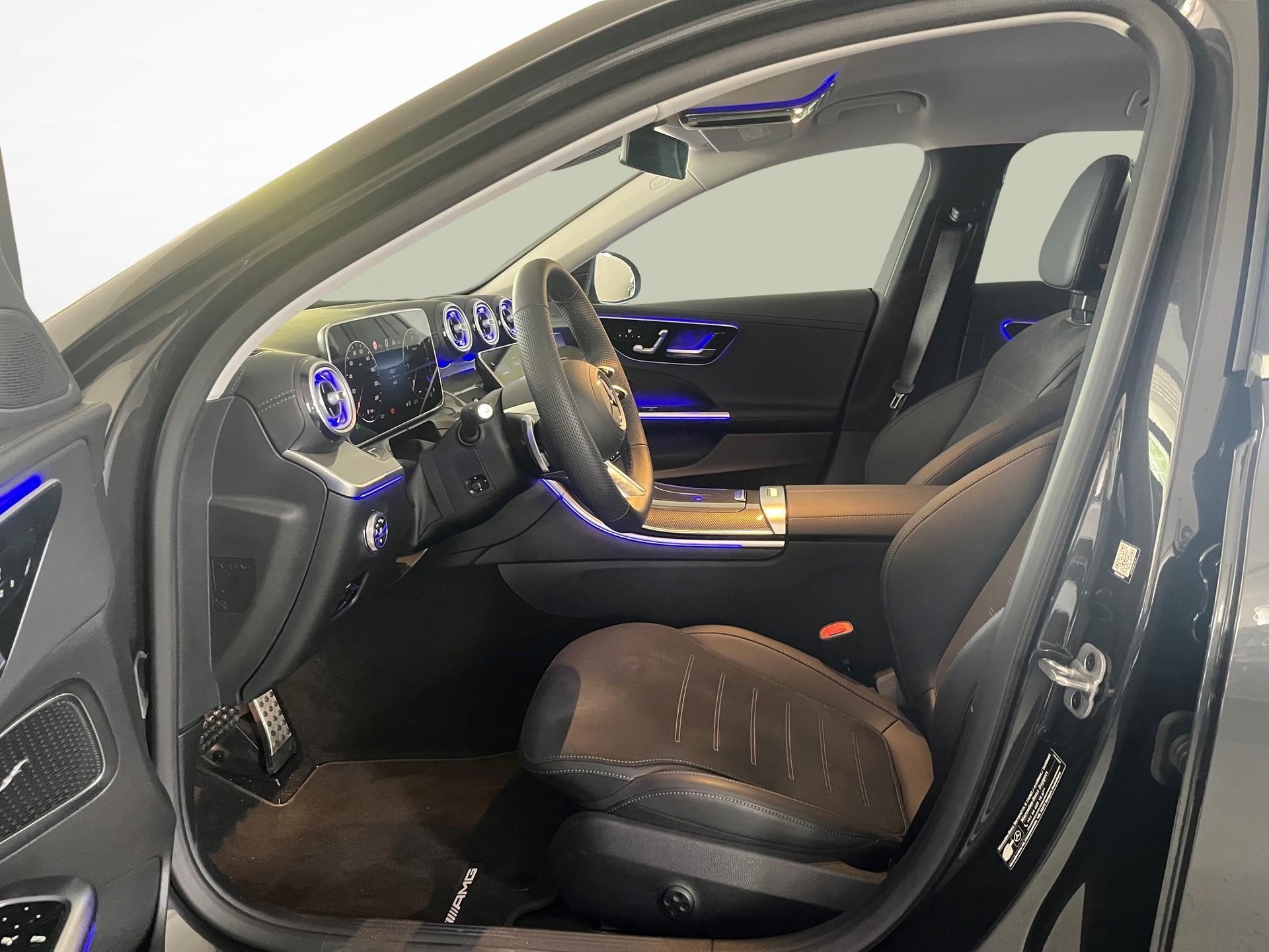 MERCEDES-BENZ C 220 d 4MATIC T-Modell Swiss Star AMG Line-image-8