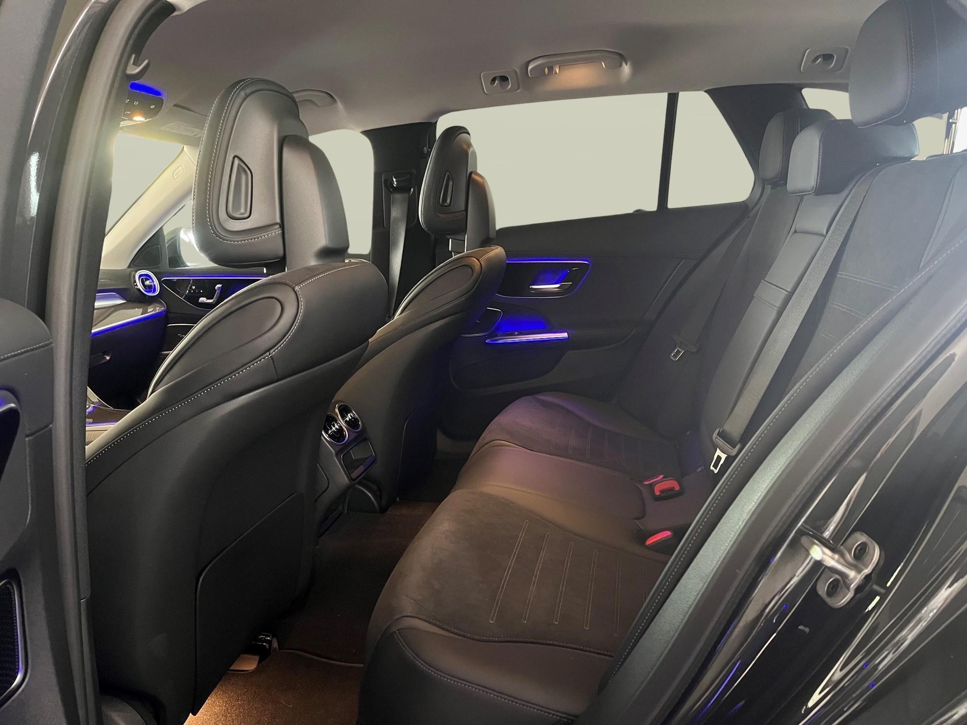 MERCEDES-BENZ C 220 d 4MATIC T-Modell Swiss Star AMG Line-image-9