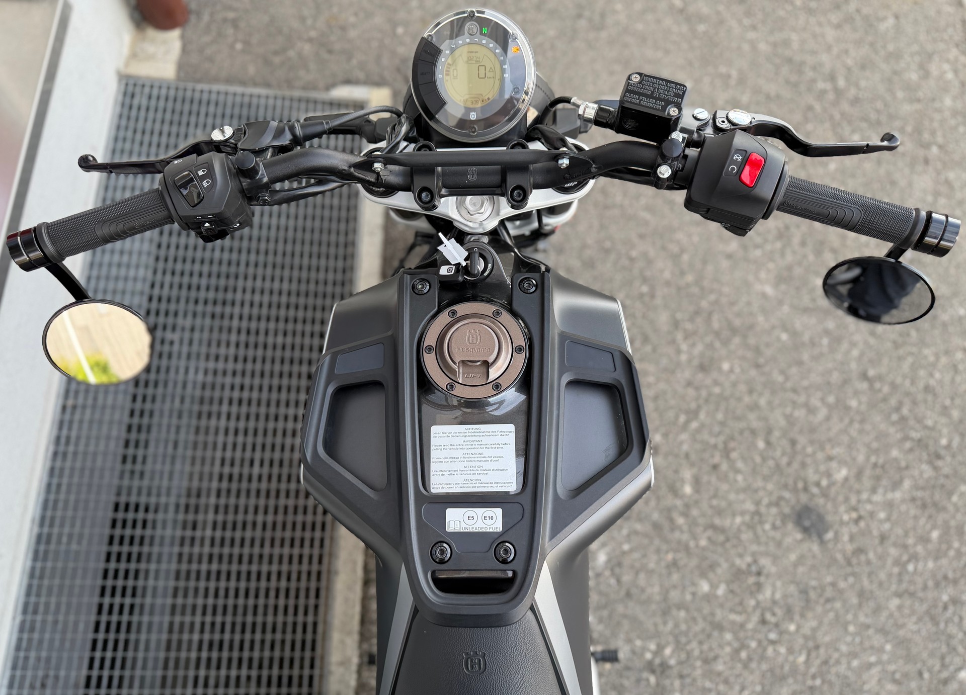 HUSQVARNA Svartpilen 401-image-8
