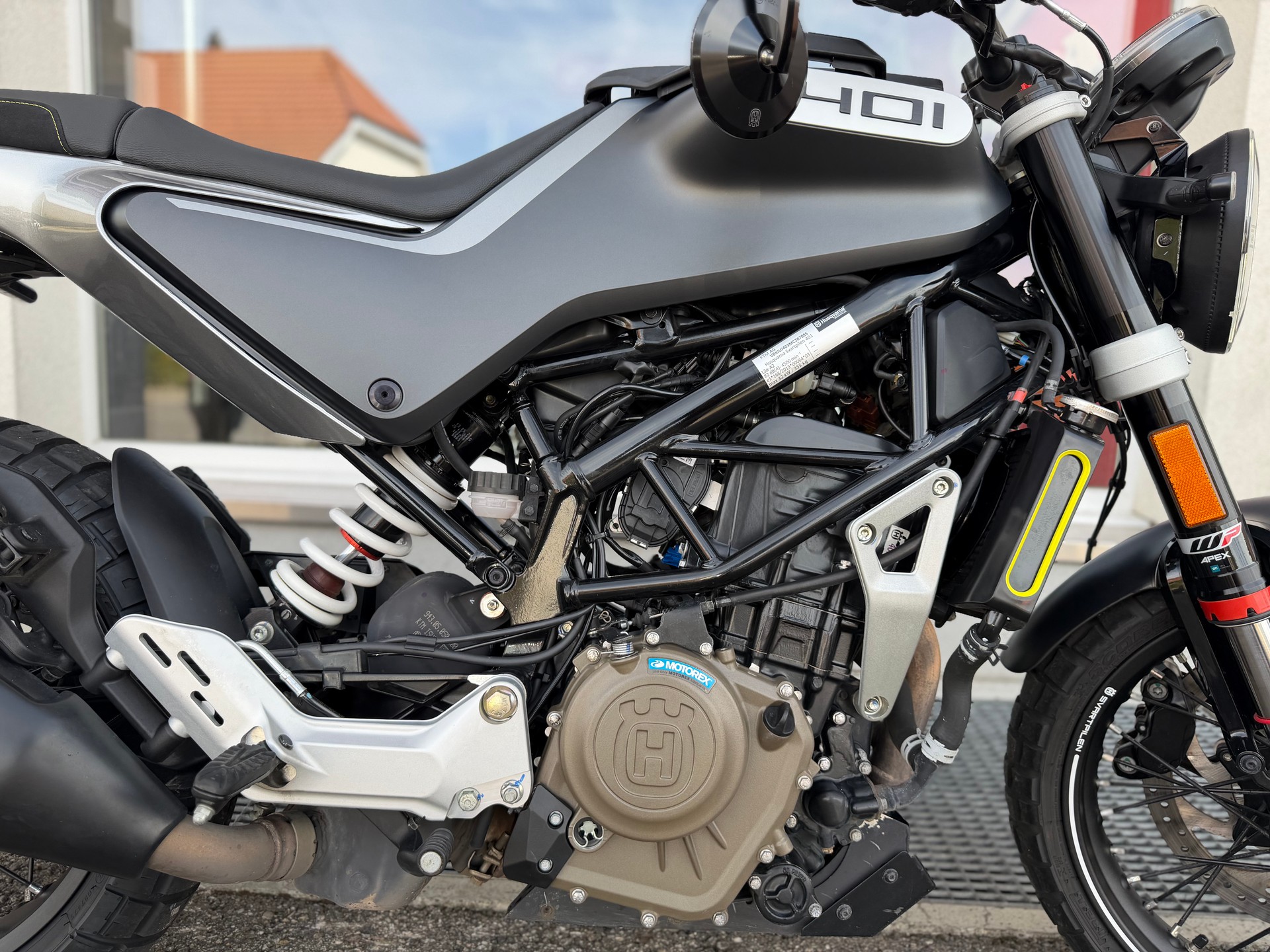 HUSQVARNA Svartpilen 401-image-6
