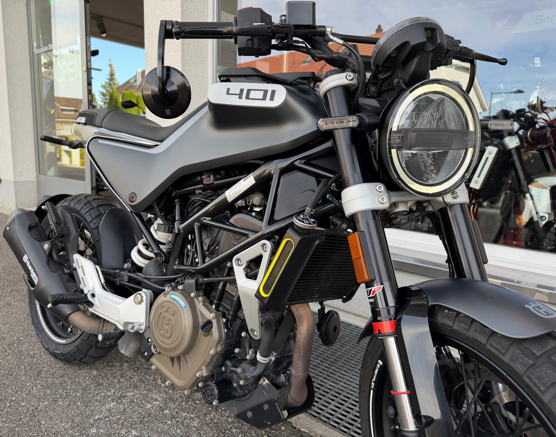 HUSQVARNA Svartpilen 401-image-5