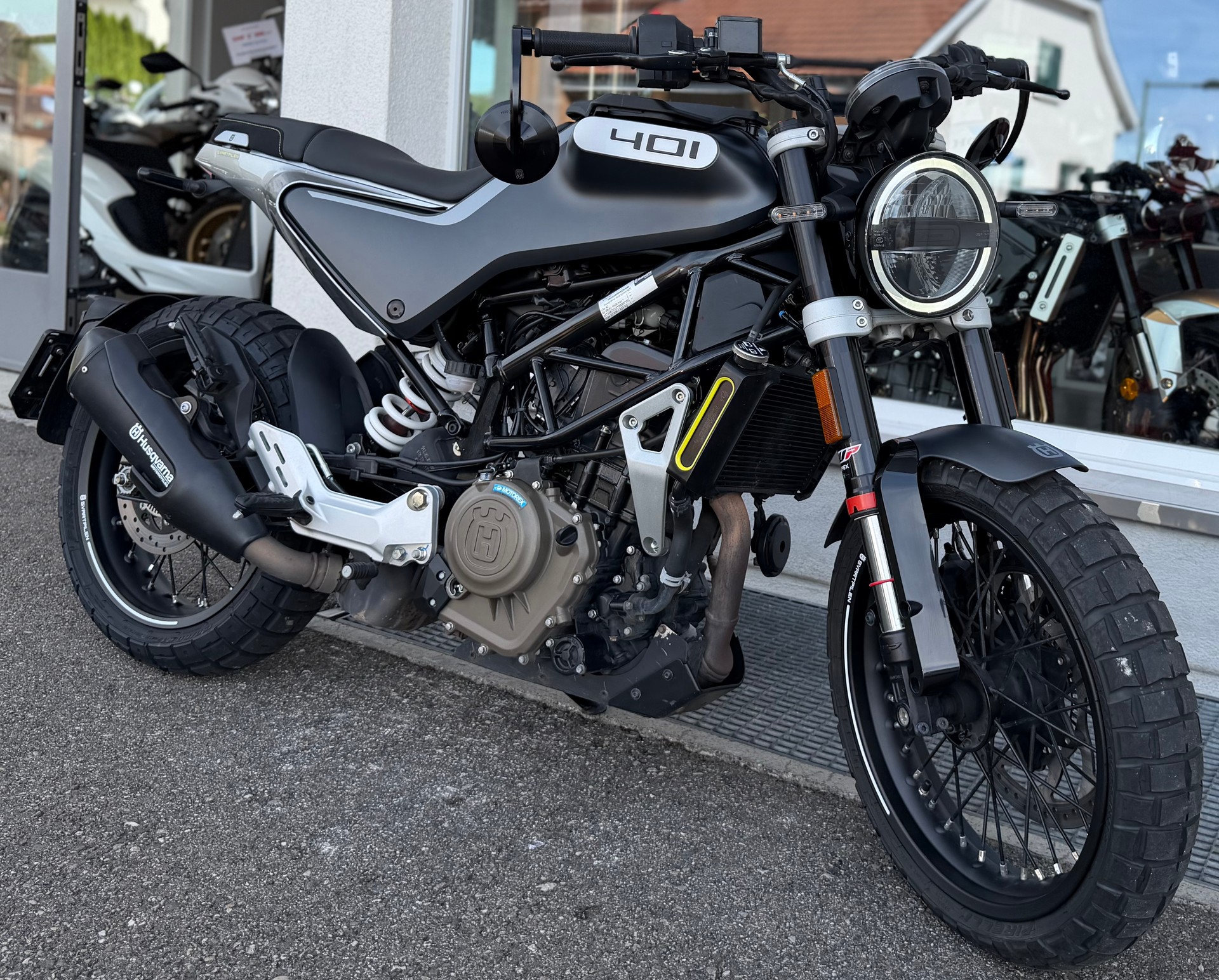 HUSQVARNA Svartpilen 401-image-9