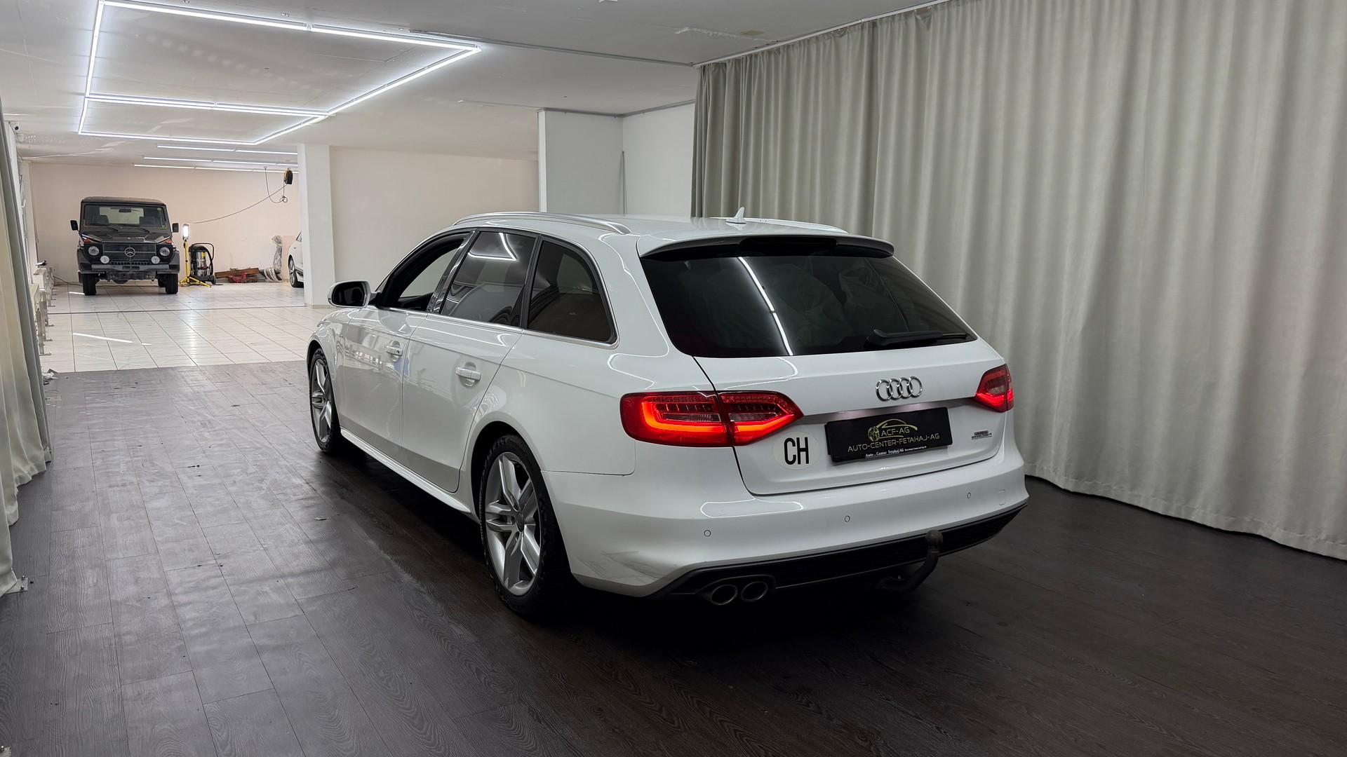 AUDI A4 Avant 2.0 TDI quattro S-tronic-image-5