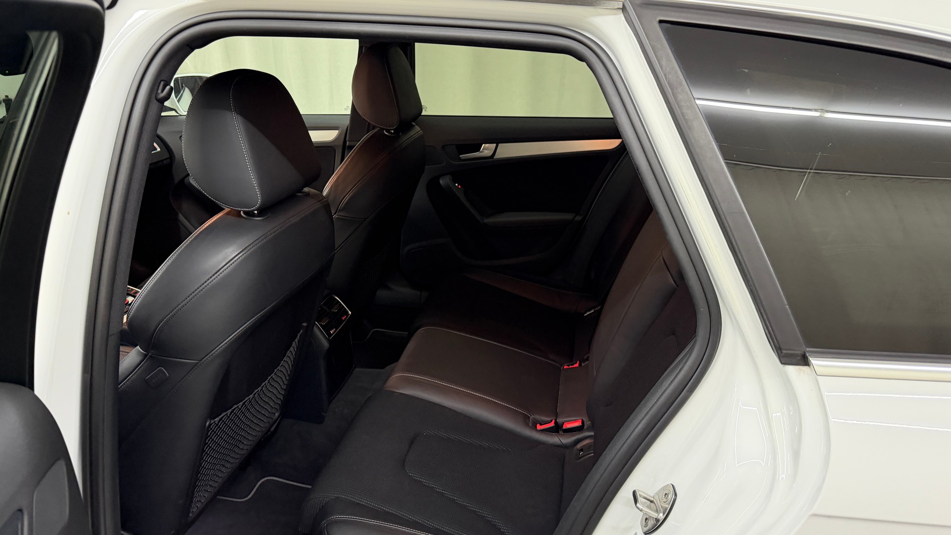 AUDI A4 Avant 2.0 TDI quattro S-tronic-image-12