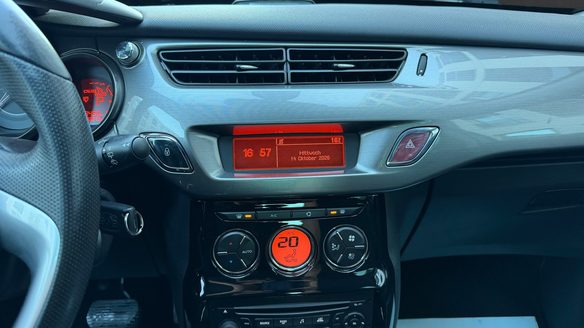 CITROEN C3 1.6i 16V Exclusive Automatic-image-16