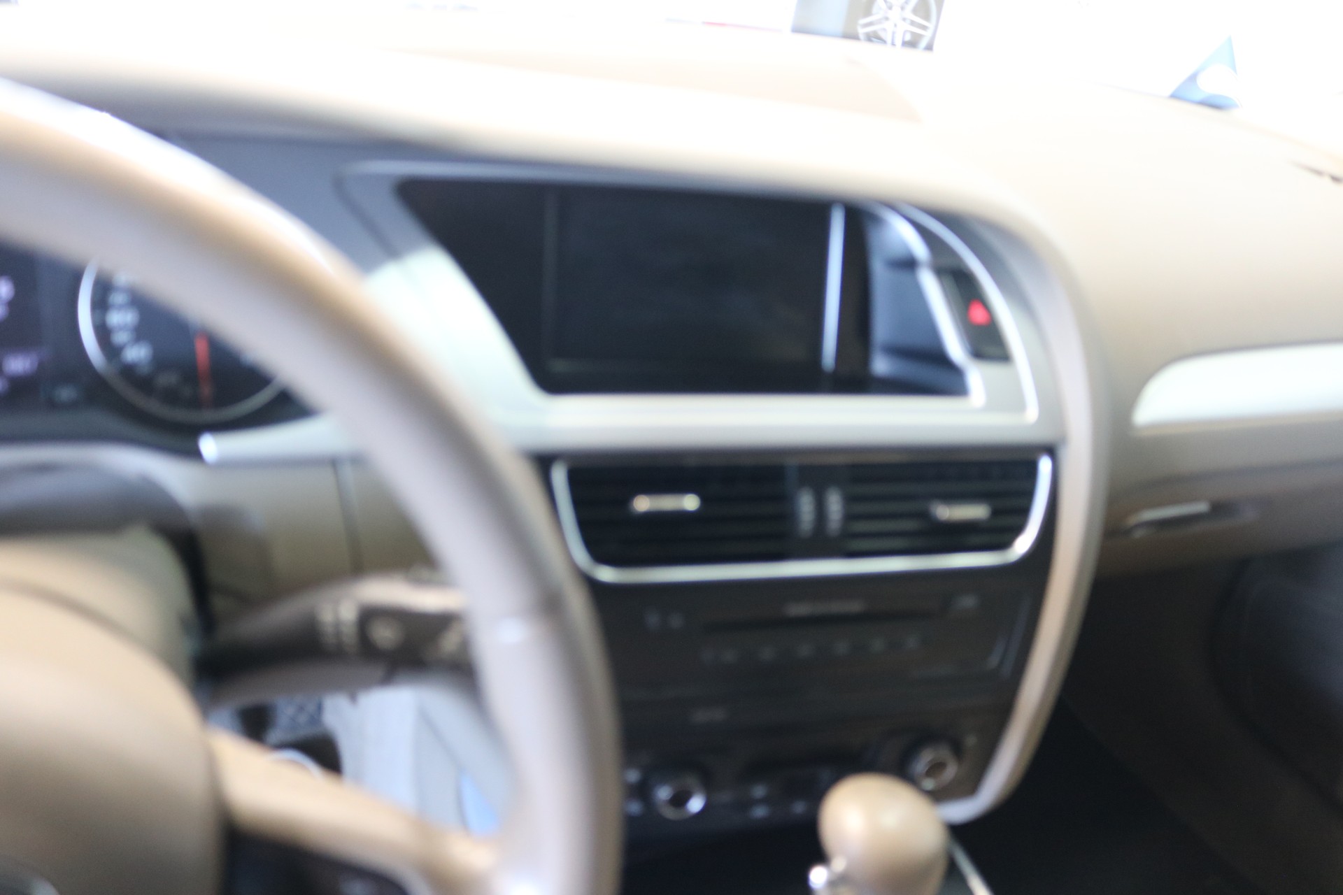 AUDI A4 Avant 2.0 TDI multitronic-image-40