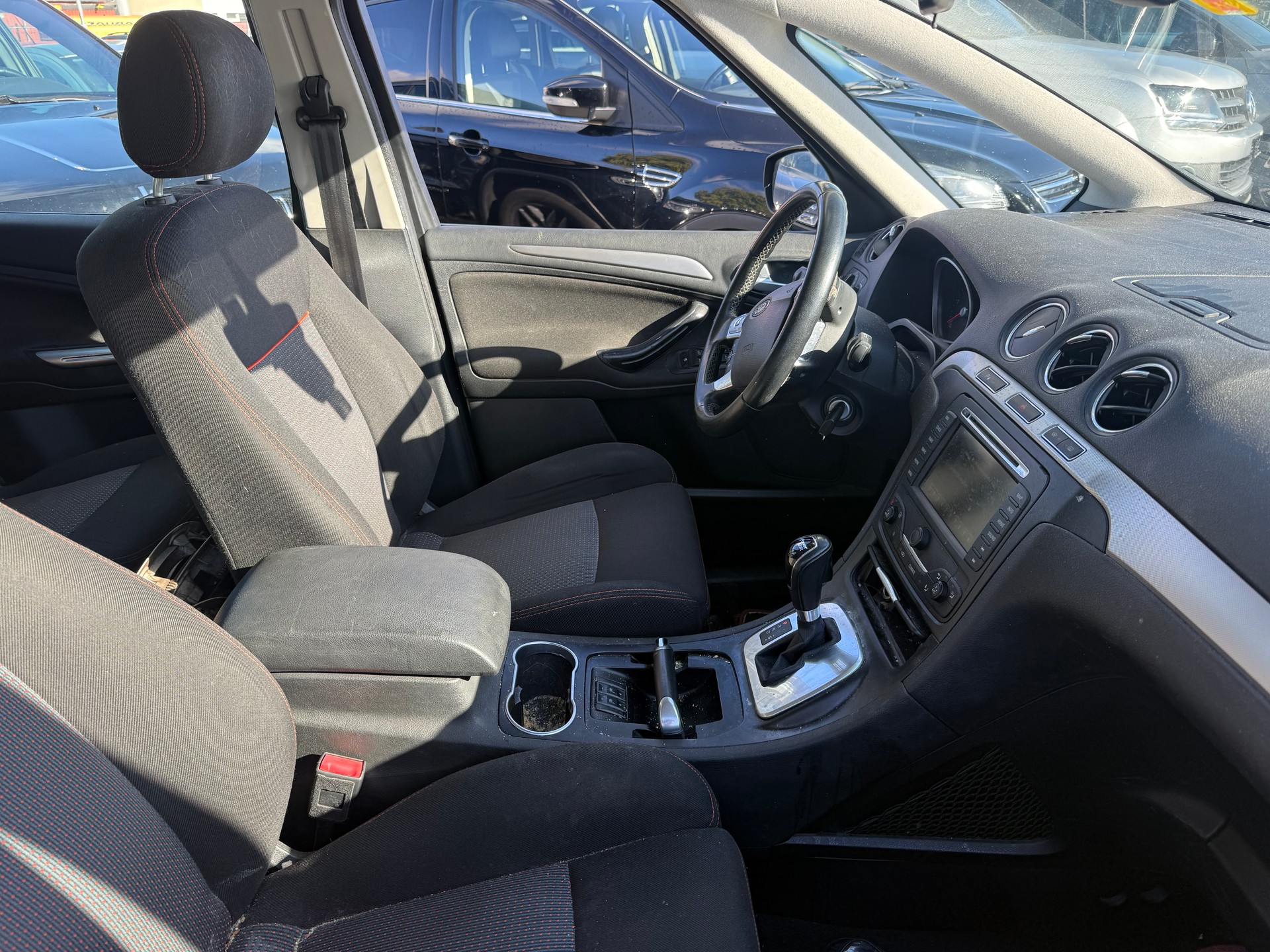FORD S-MAX-image-4