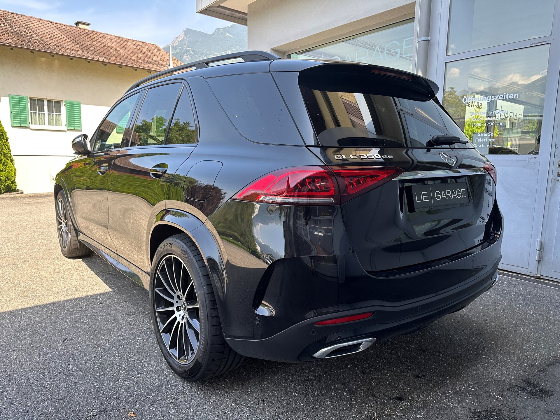 MERCEDES-BENZ GLE 350 de 4Matic AMG Line 9G-Tronic-showroom-element-1