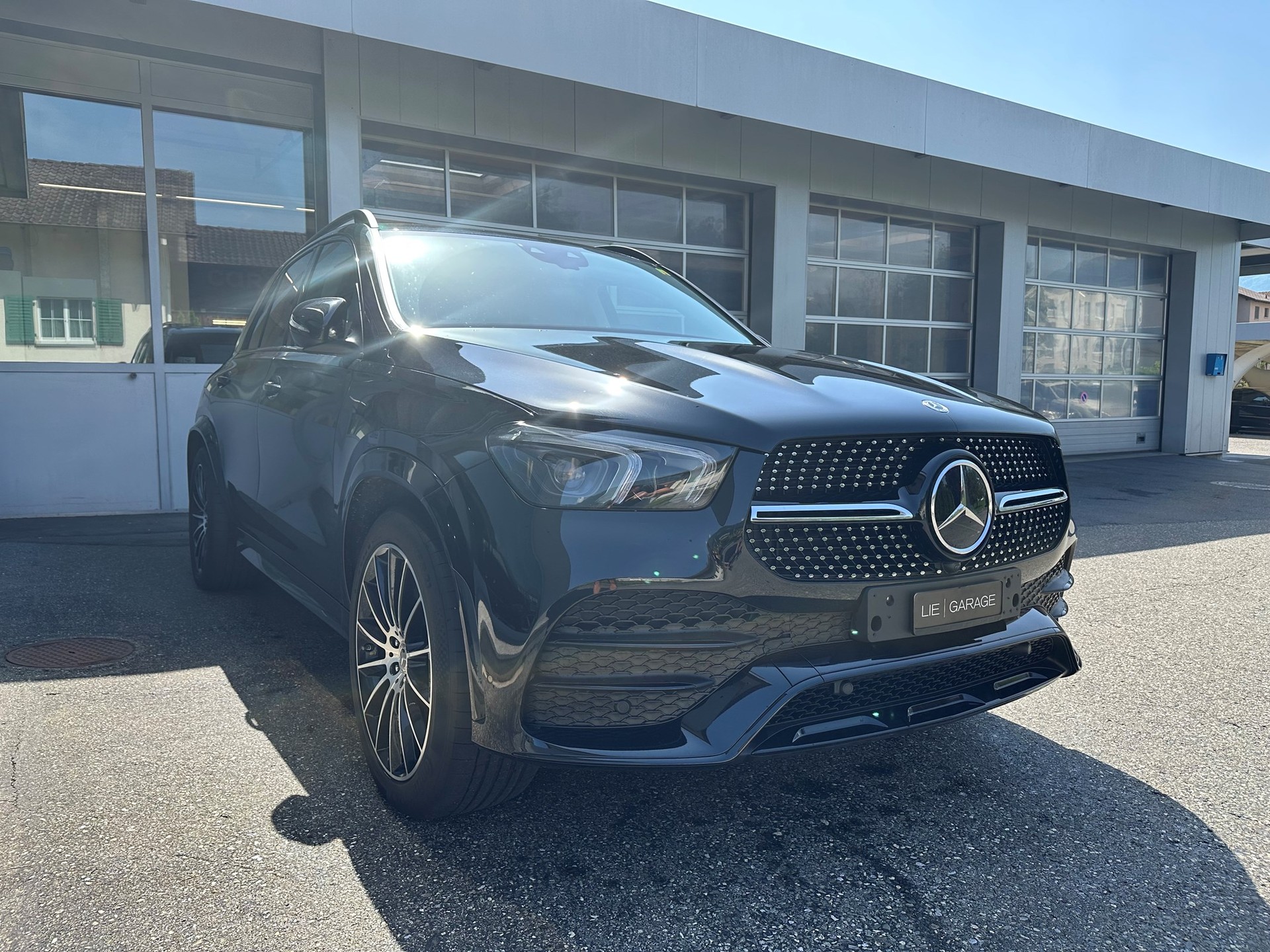 MERCEDES-BENZ GLE 350 de 4Matic AMG Line 9G-Tronic-showroom-element-3