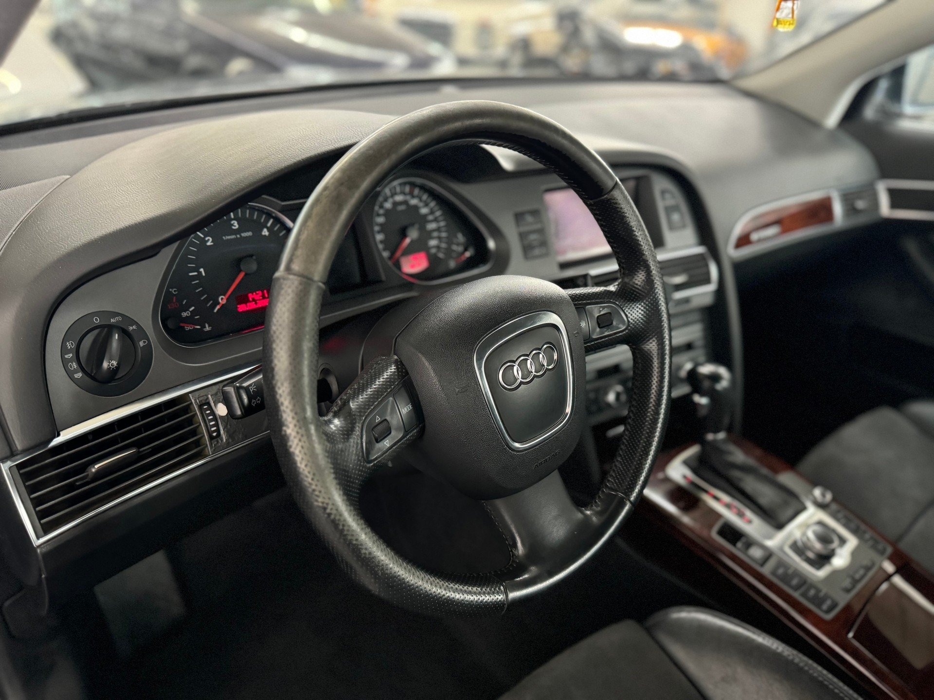 AUDI A6 Avant 3.0 V6 TDI quattro-image-10