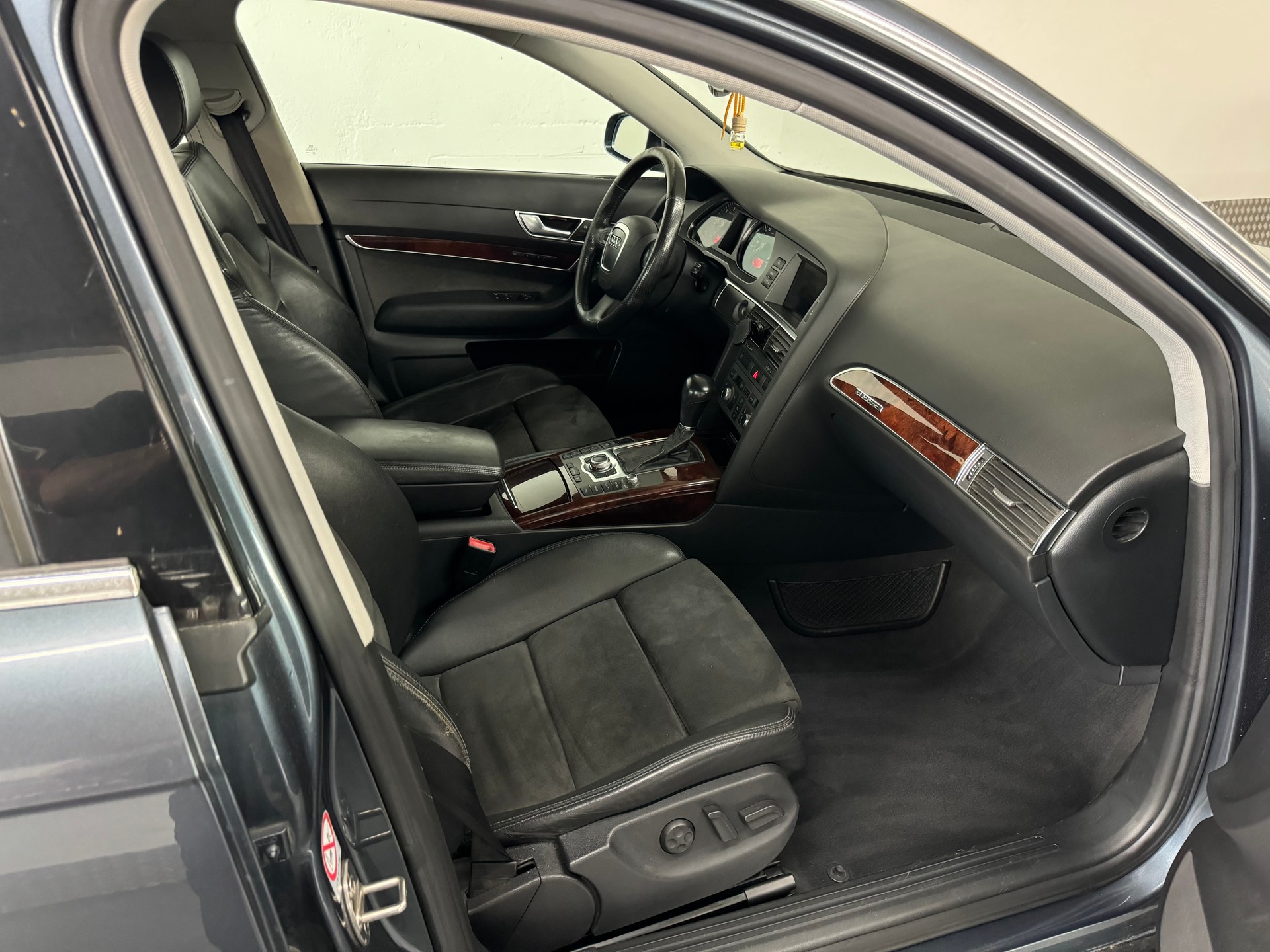 AUDI A6 Avant 3.0 V6 TDI quattro-image-17