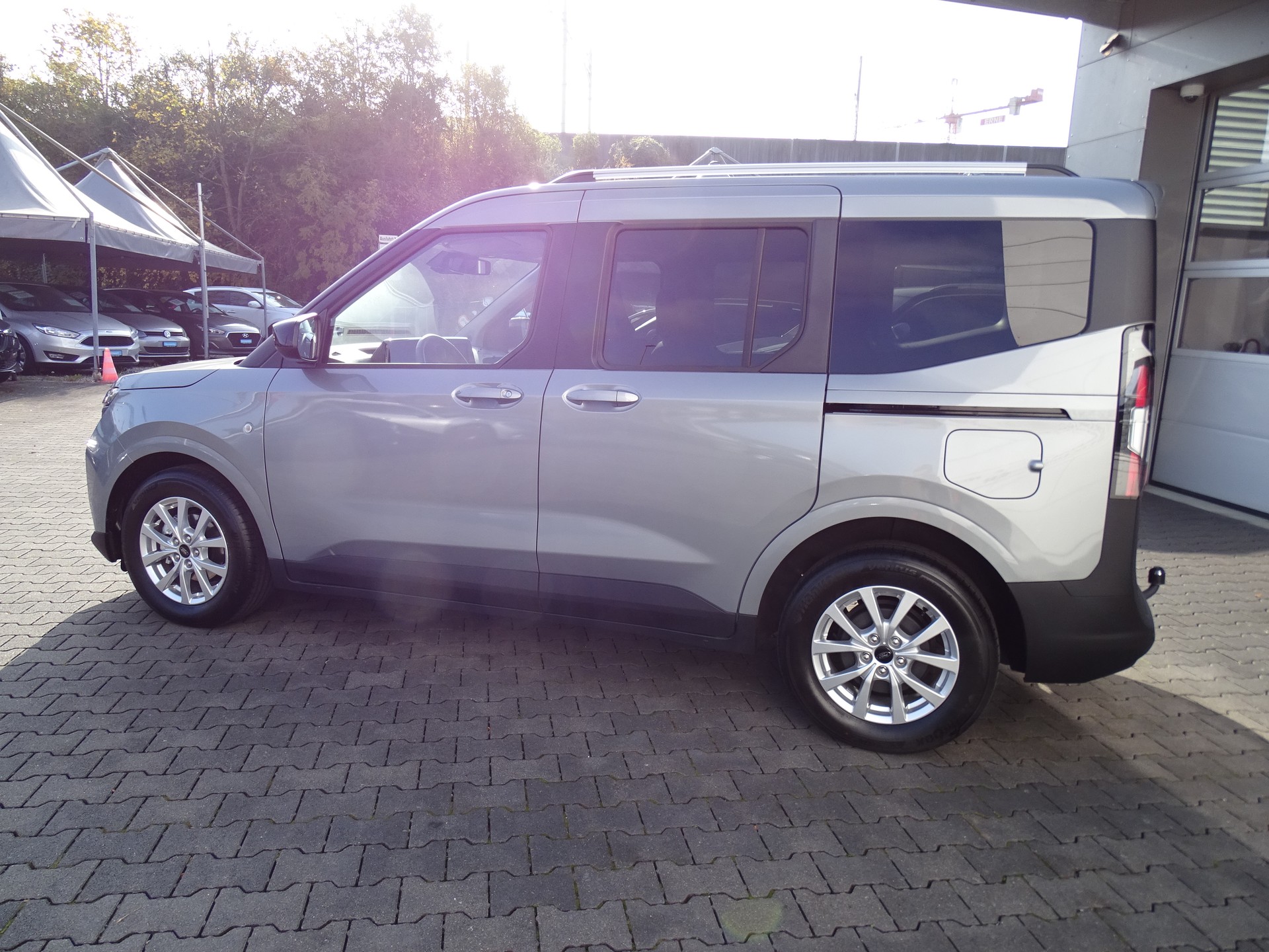 FORD Tourneo Courier 1.0 EcoBoost Titanium Automat-image-15