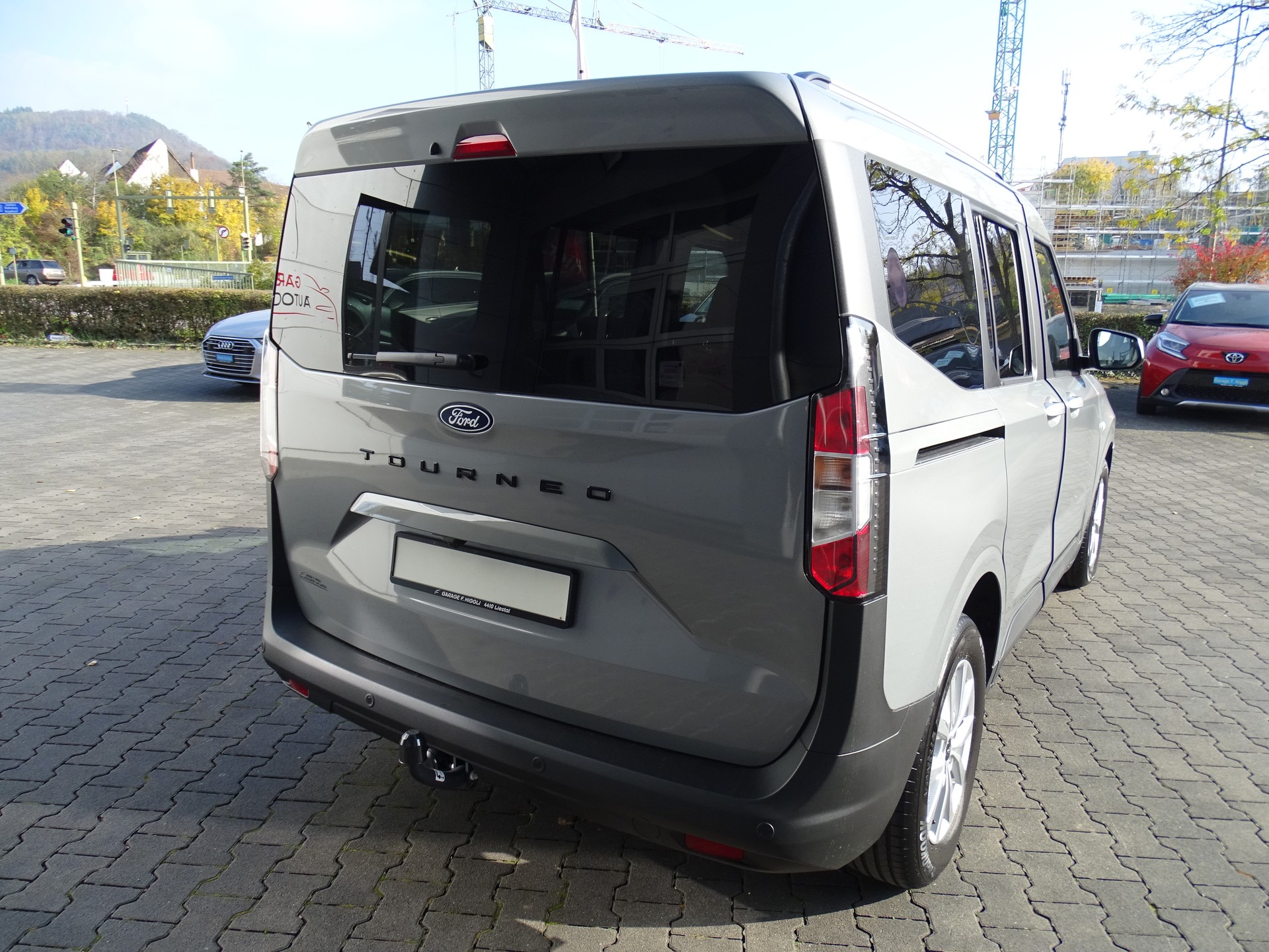 FORD Tourneo Courier 1.0 EcoBoost Titanium Automat-image-9