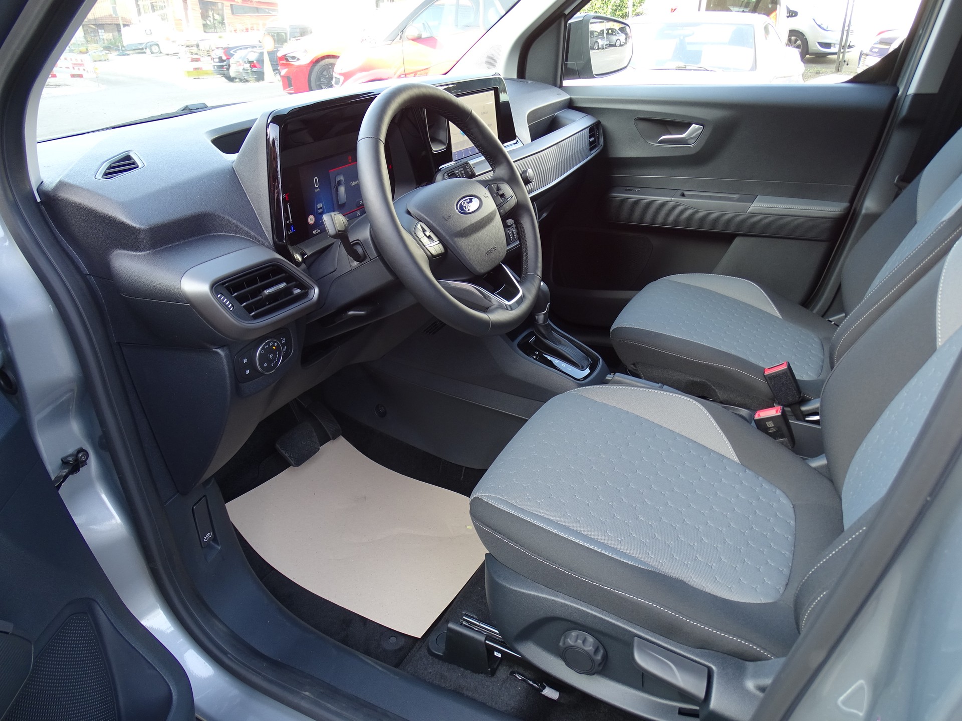 FORD Tourneo Courier 1.0 EcoBoost Titanium Automat-image-23