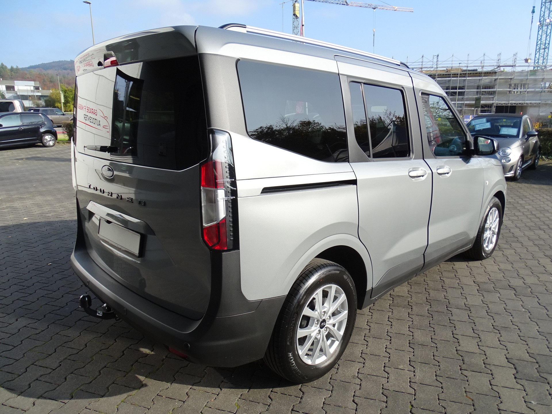 FORD Tourneo Courier 1.0 EcoBoost Titanium Automat-image-8