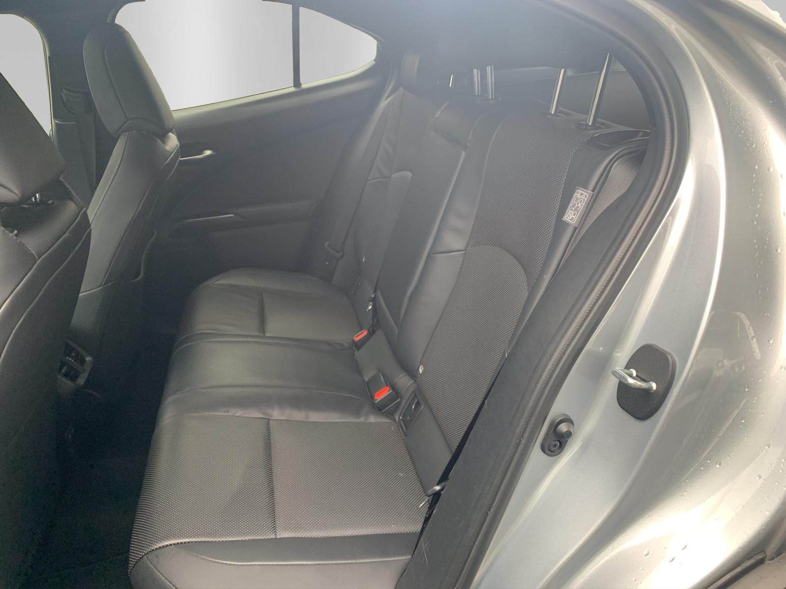 LEXUS UX 250h Comfort-image-10