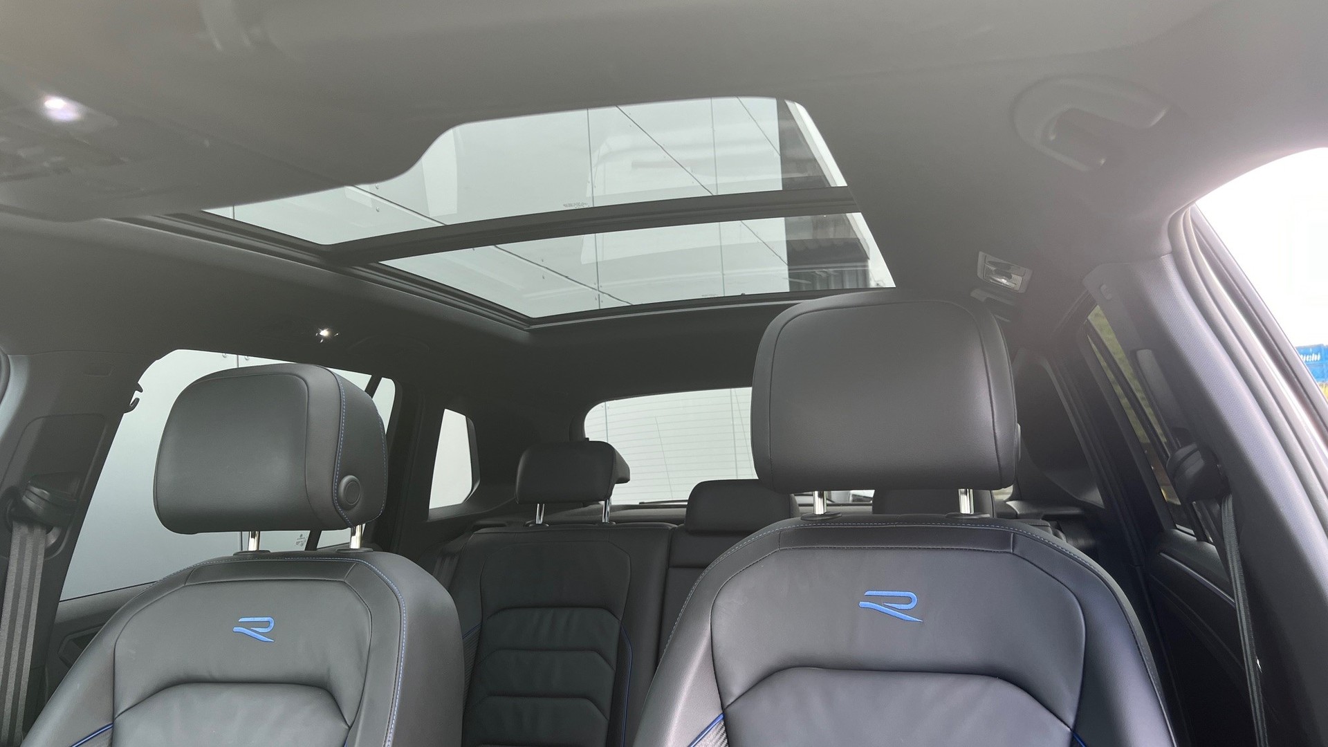 VW Tiguan 2.0TSI R 4Motion DSG-image-7