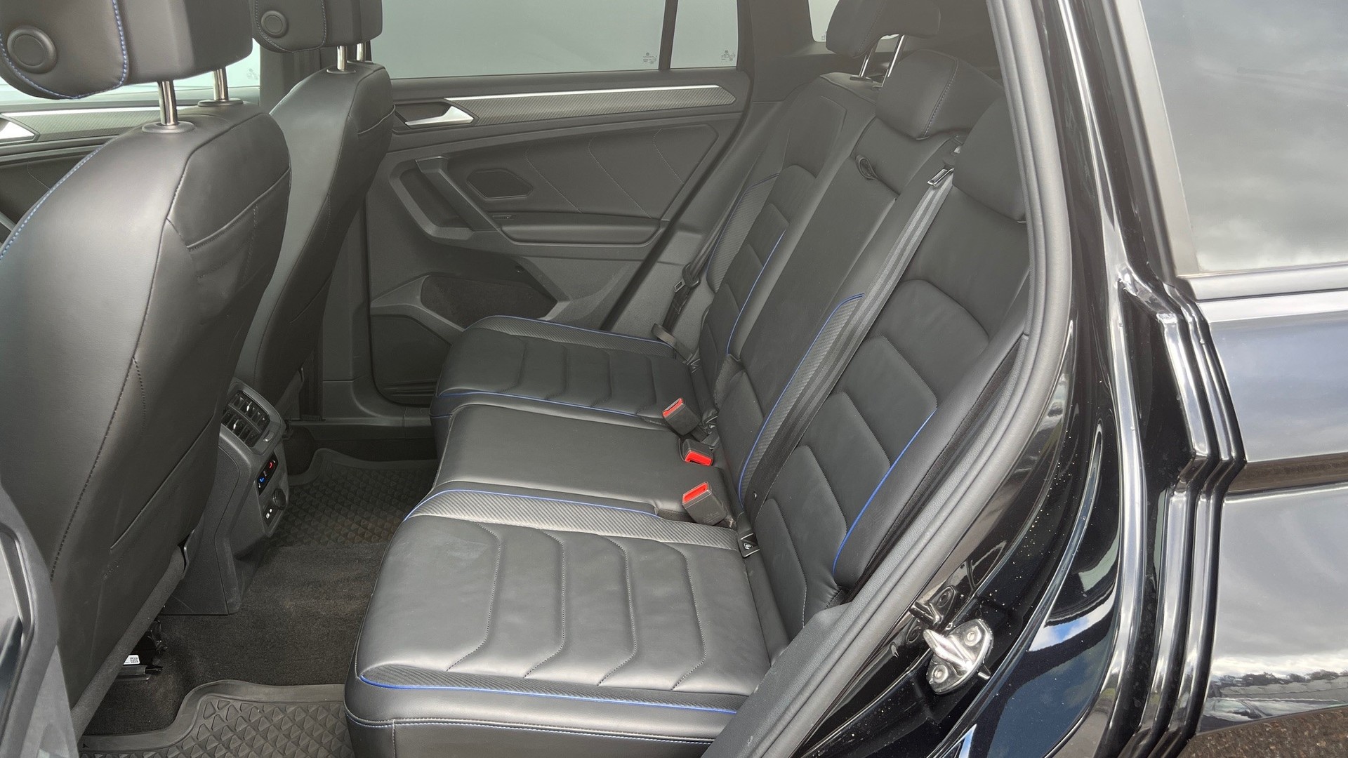VW Tiguan 2.0TSI R 4Motion DSG-image-8