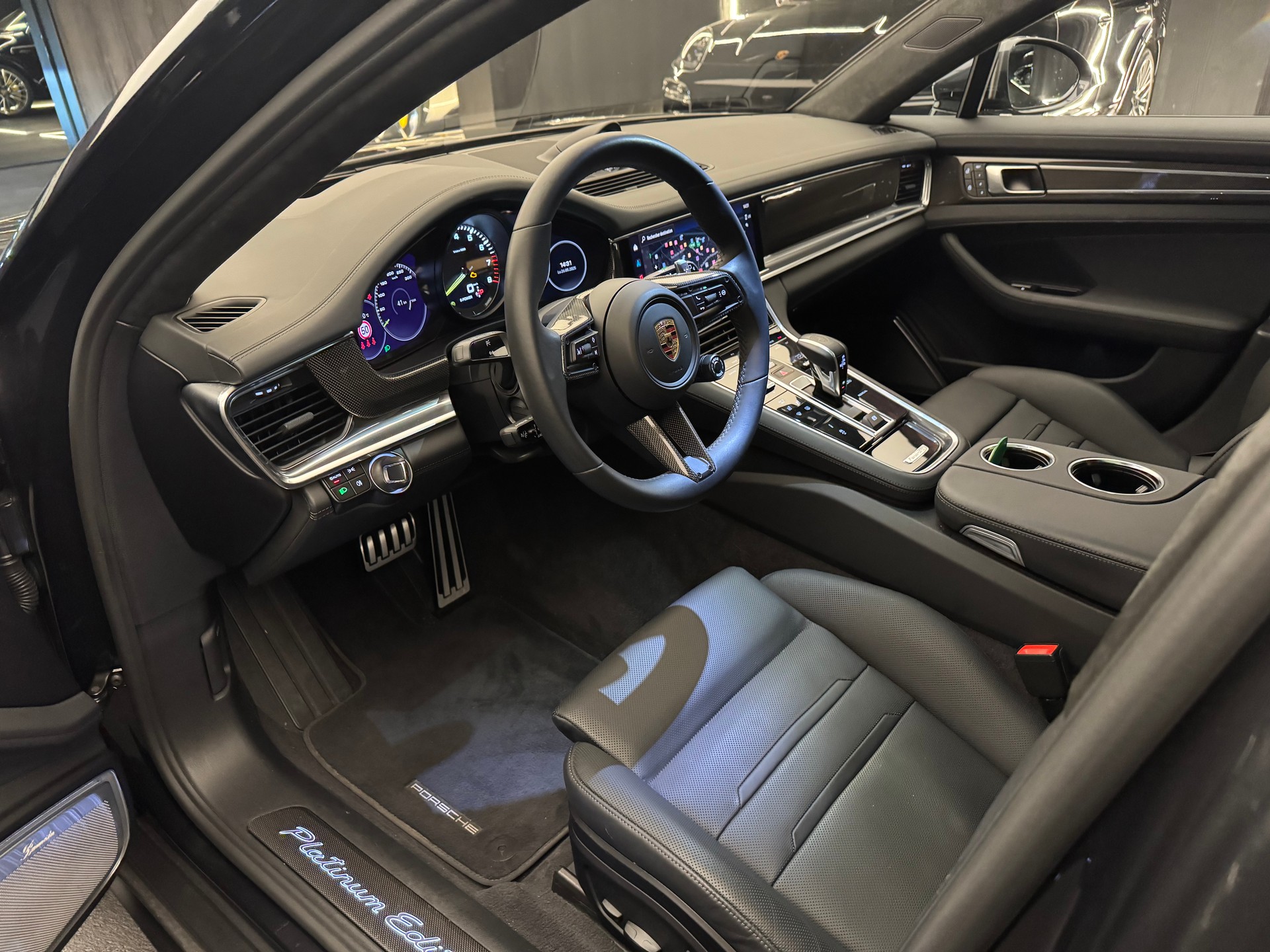 PORSCHE Panamera 4 Platinum Edition Sport Turismo E-Hybrid PDK-image-4