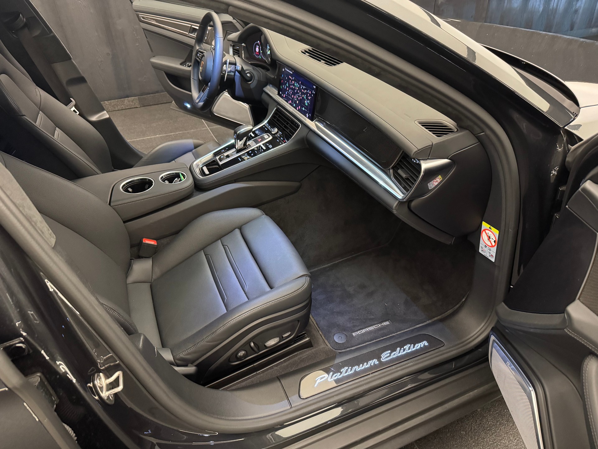 PORSCHE Panamera 4 Platinum Edition Sport Turismo E-Hybrid PDK-image-9