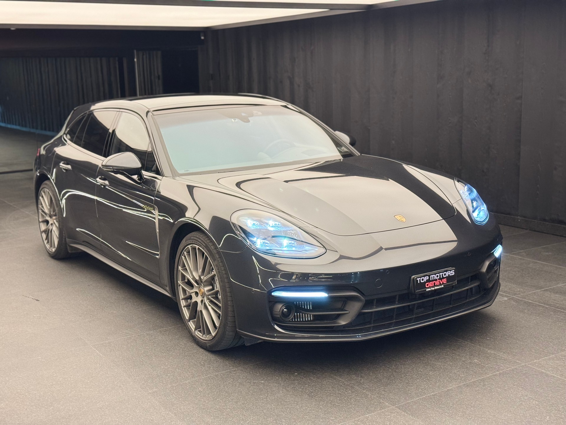 PORSCHE Panamera 4 Platinum Edition Sport Turismo E-Hybrid PDK-showroom-element-1