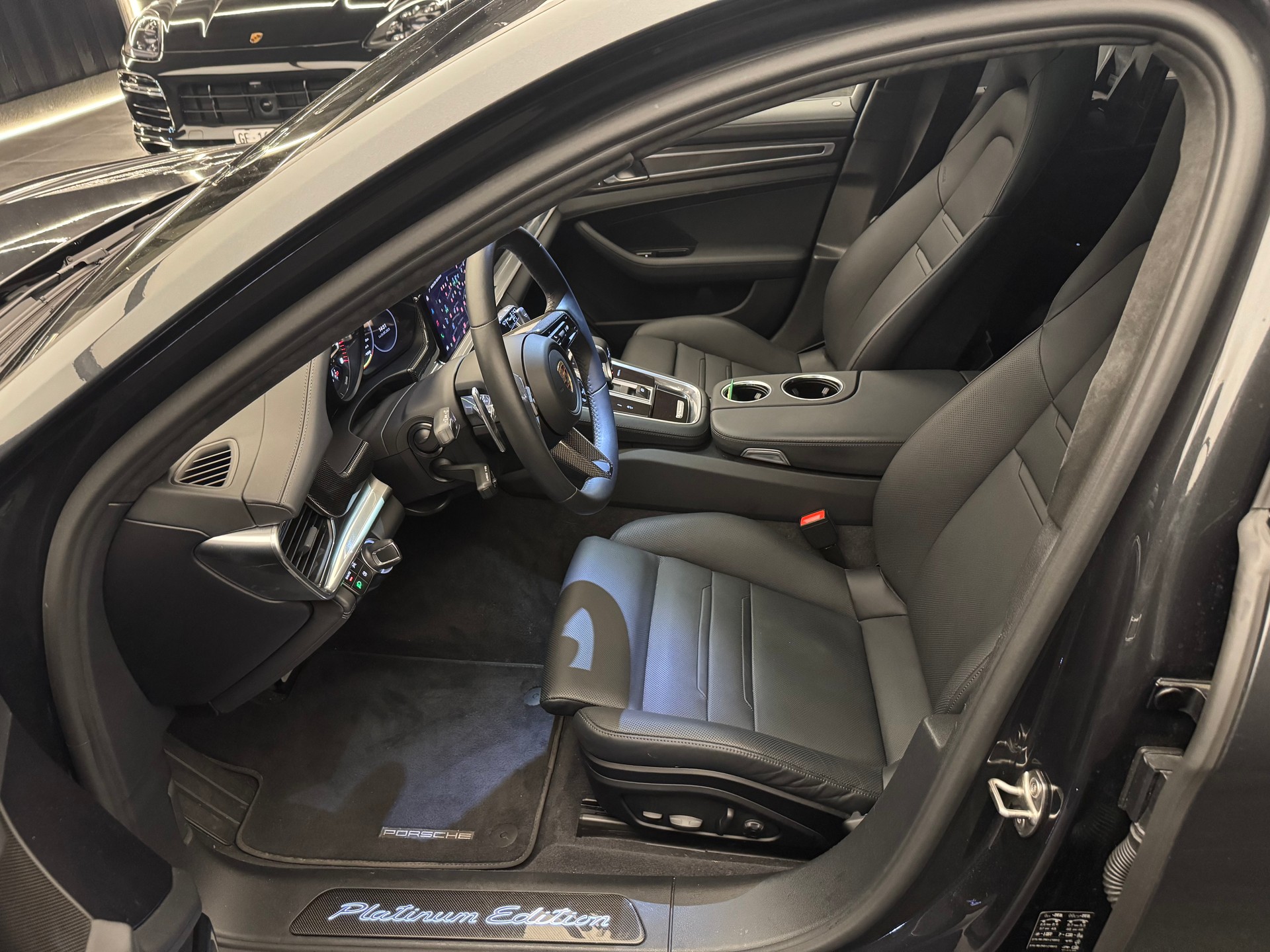 PORSCHE Panamera 4 Platinum Edition Sport Turismo E-Hybrid PDK-image-5