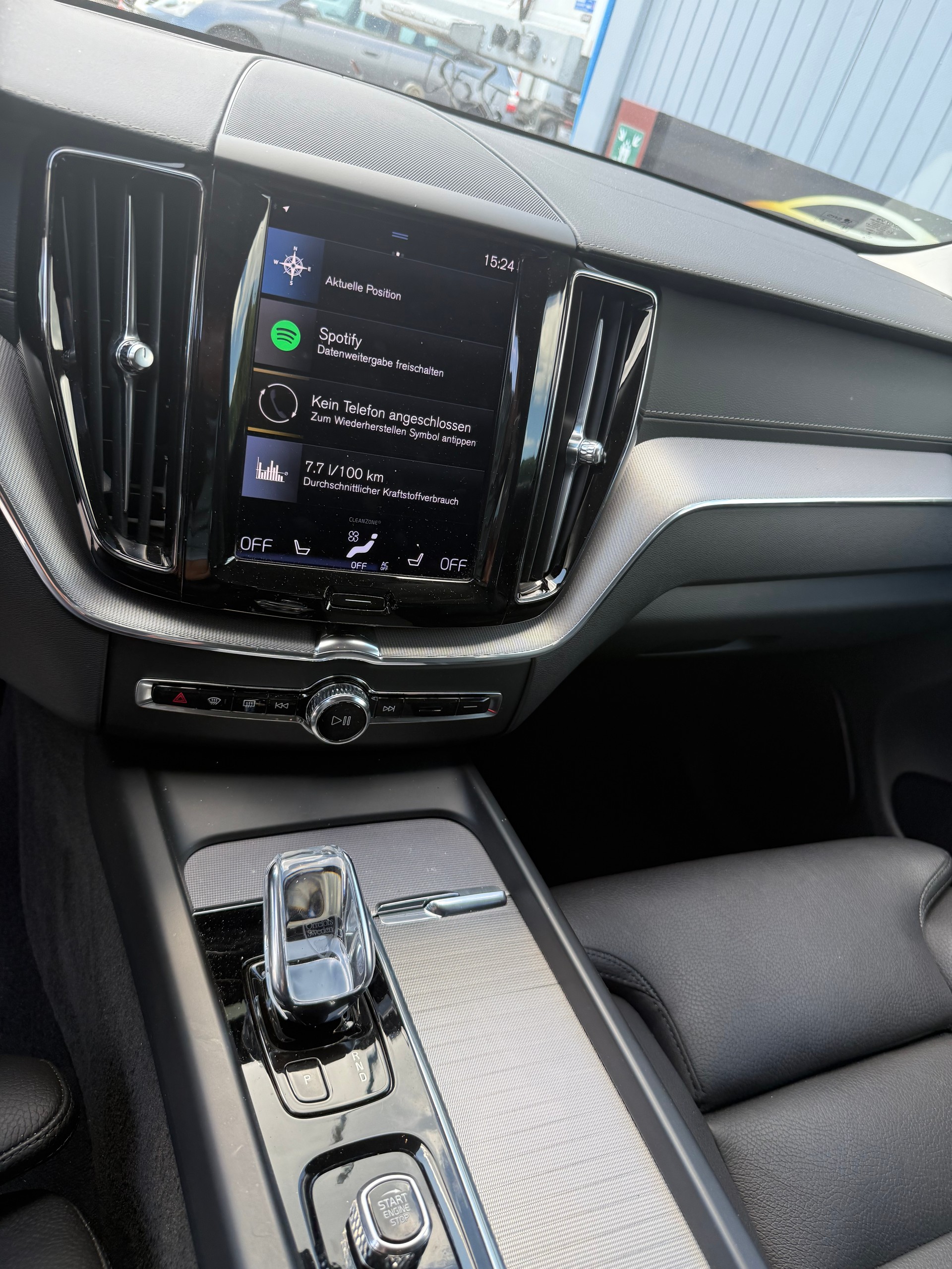 VOLVO XC60 B4 Diesel Mild Hybrid AWD R-Design Geartronic-image-6