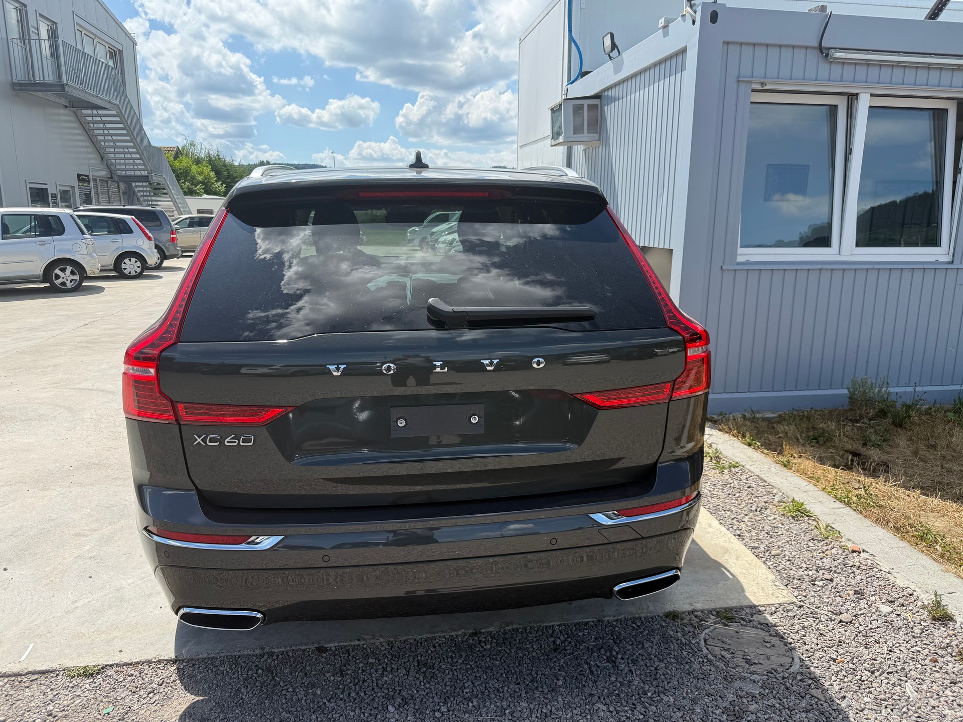 VOLVO XC60 B4 Diesel Mild Hybrid AWD R-Design Geartronic-image-4