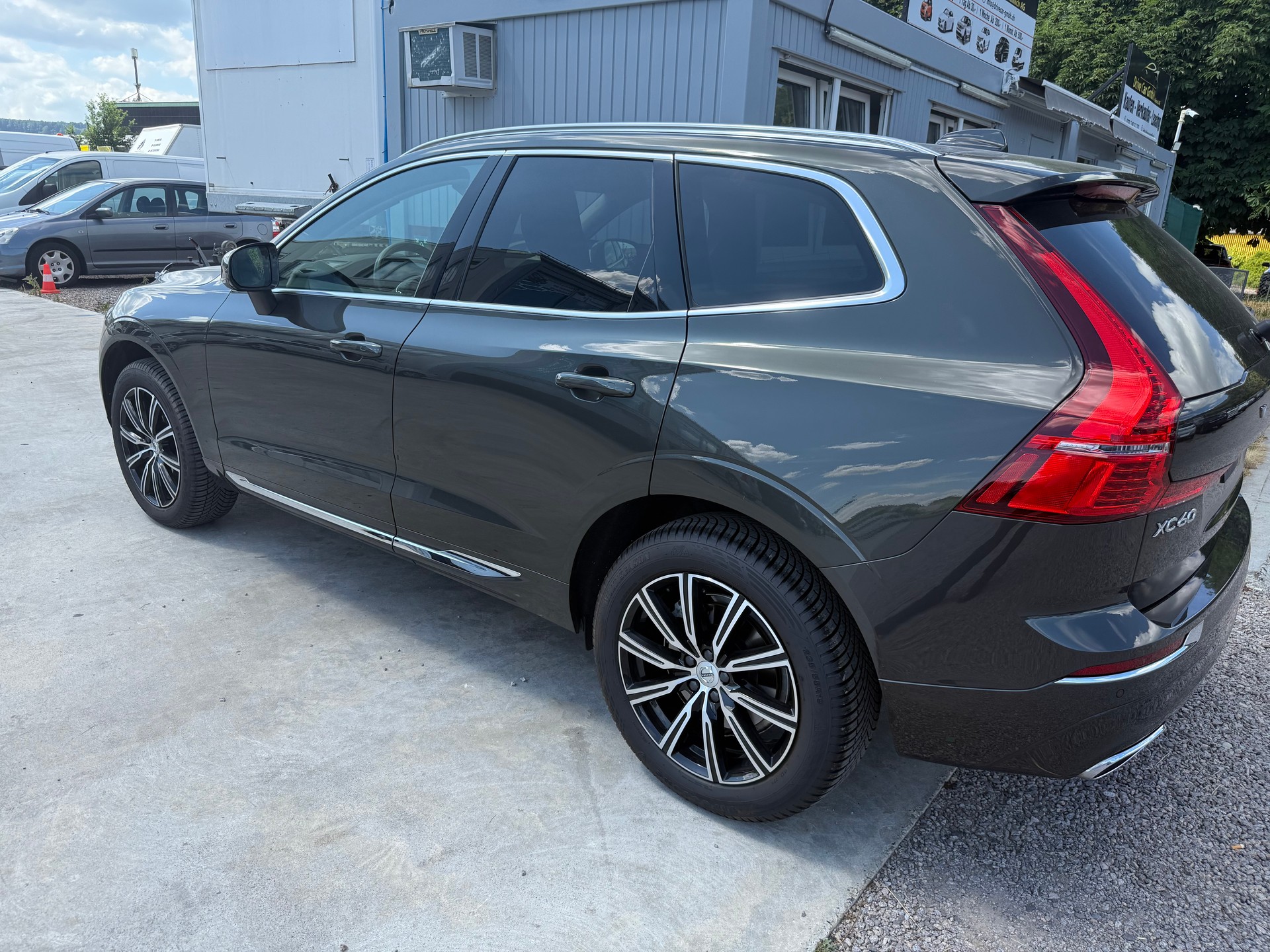 VOLVO XC60 B4 Diesel Mild Hybrid AWD R-Design Geartronic-showroom-element-2