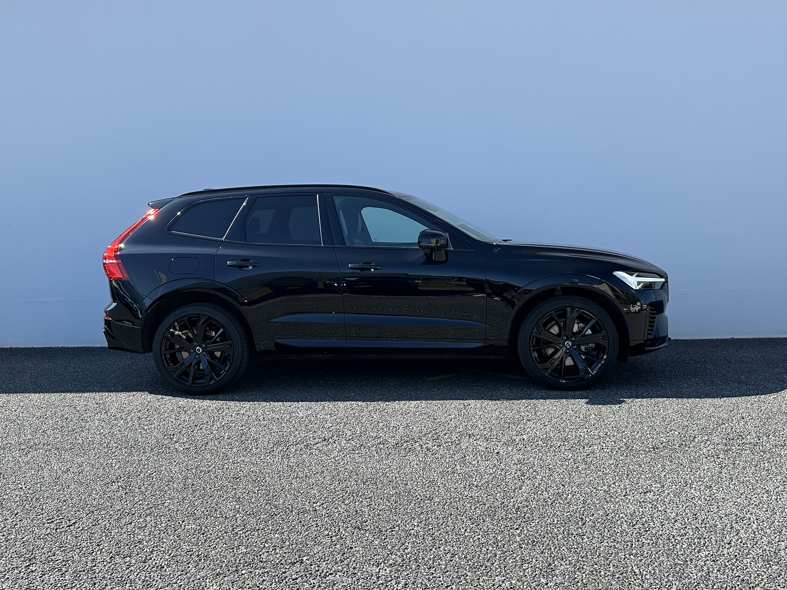 VOLVO XC60 2.0 T8 TE XCENTRIC Black Edition eAWD-image-3