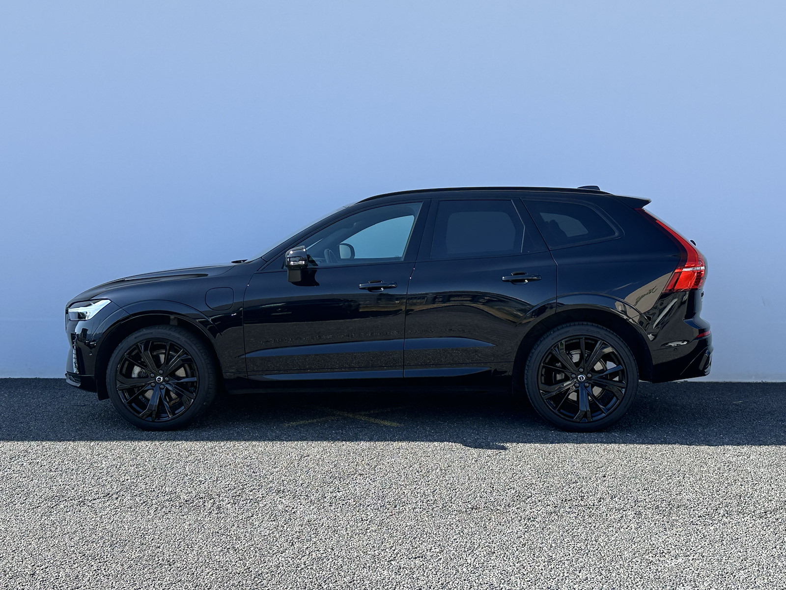VOLVO XC60 2.0 T8 TE XCENTRIC Black Edition eAWD-image-4