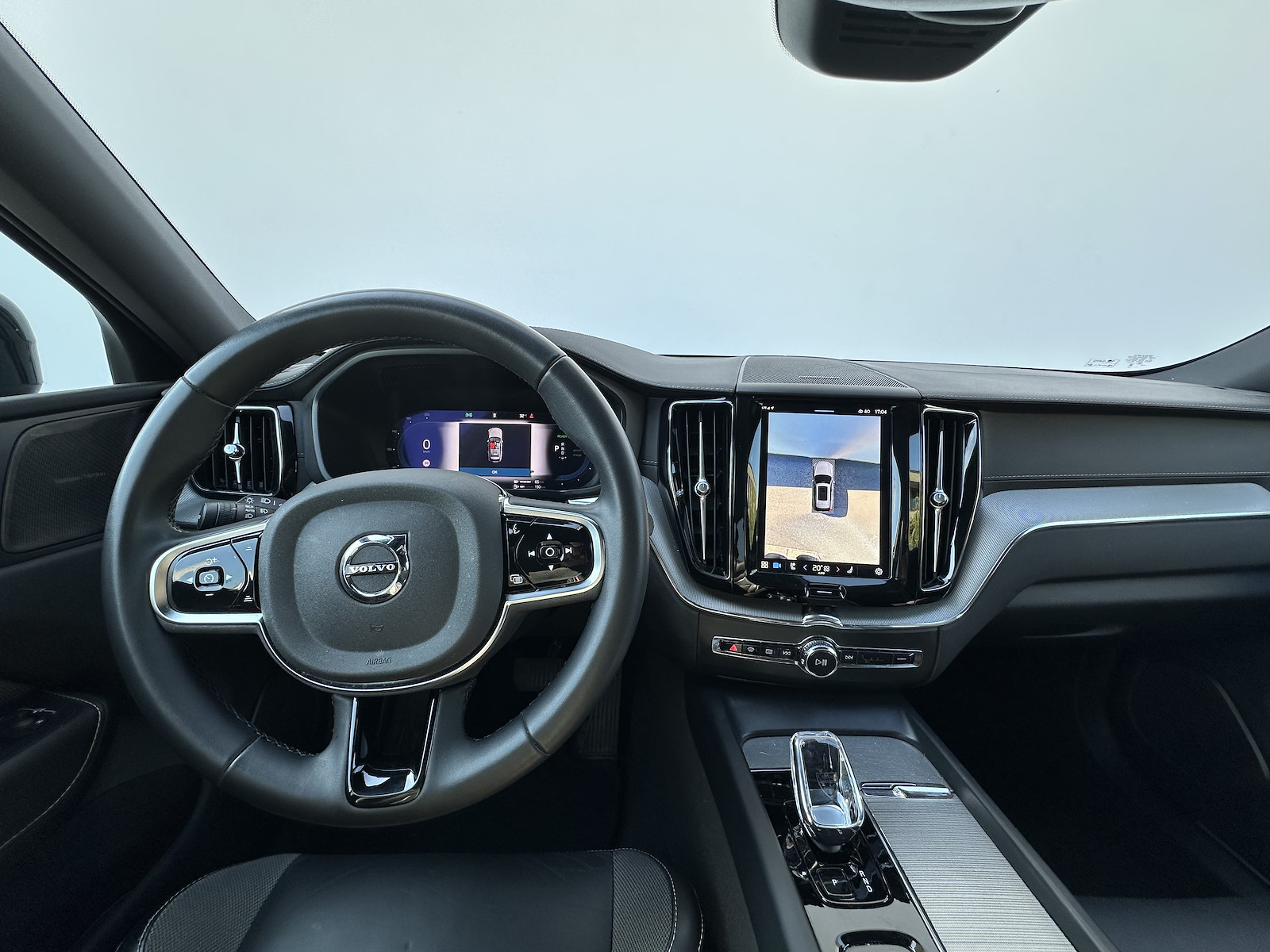 VOLVO XC60 2.0 T8 TE XCENTRIC Black Edition eAWD-image-9