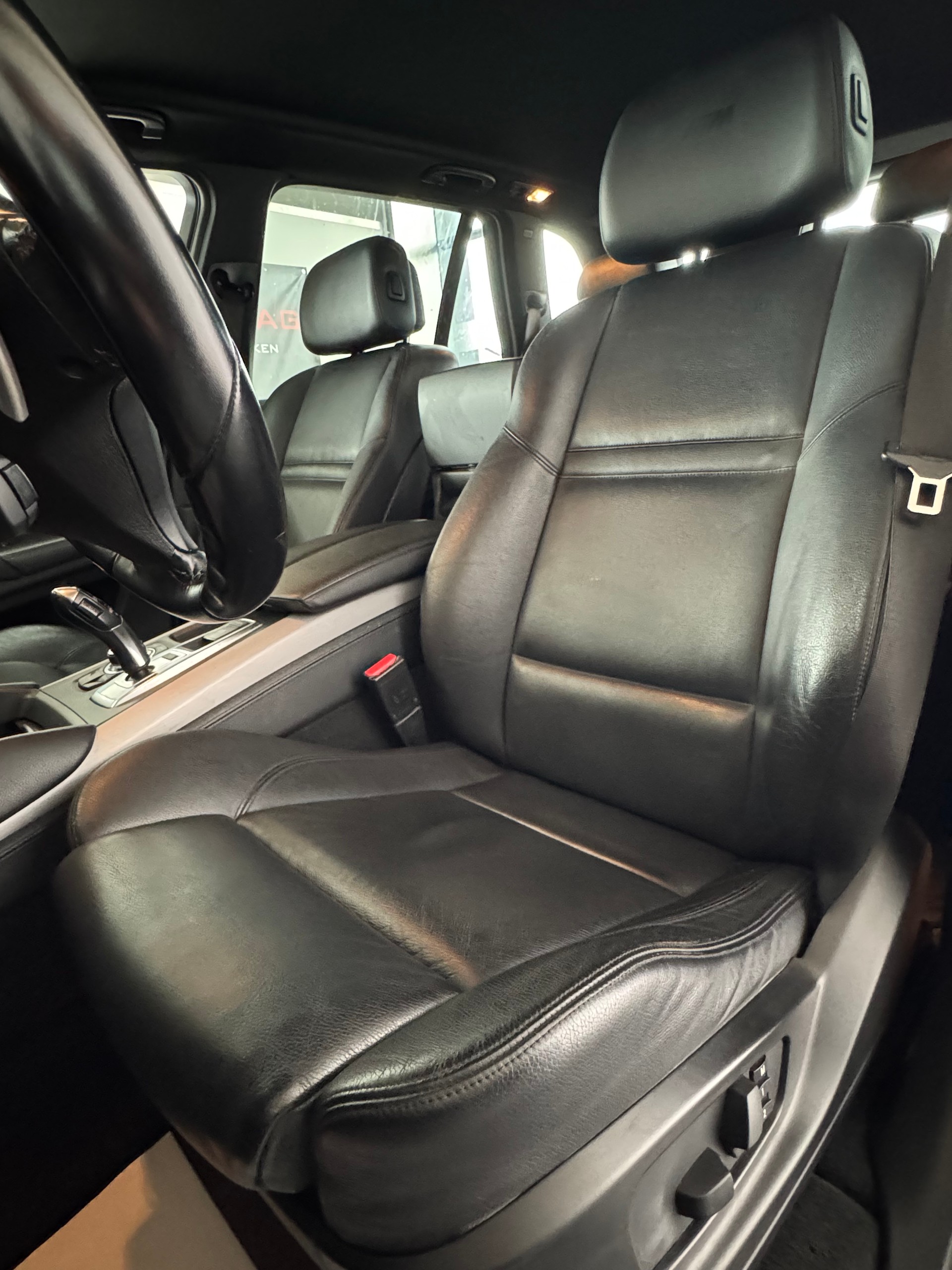 BMW X5M-image-17