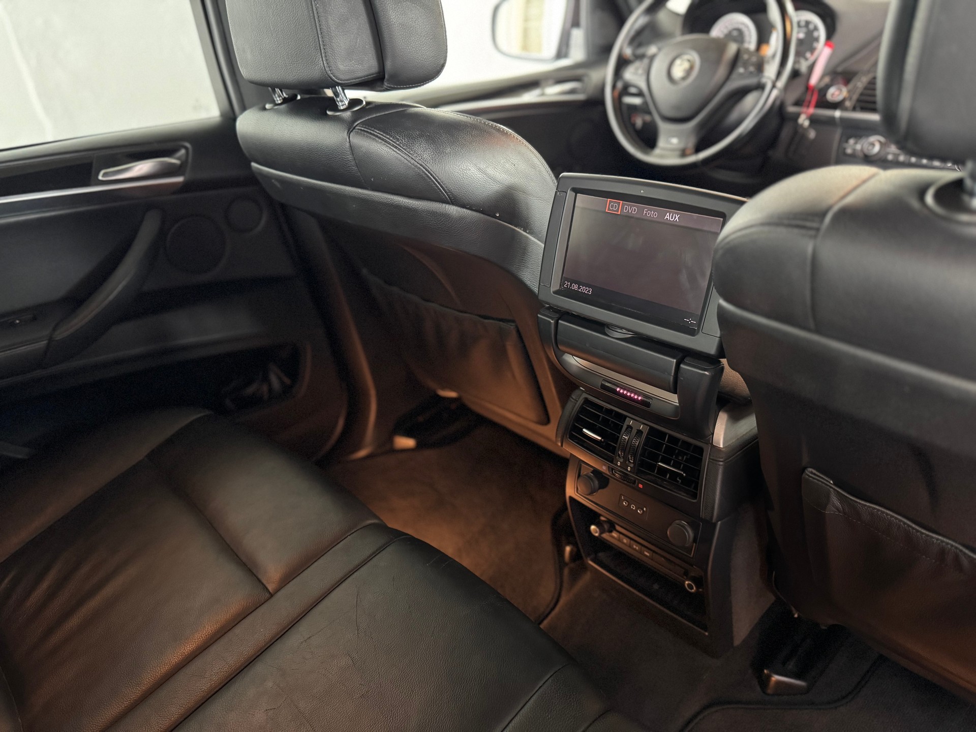 BMW X5M-image-15