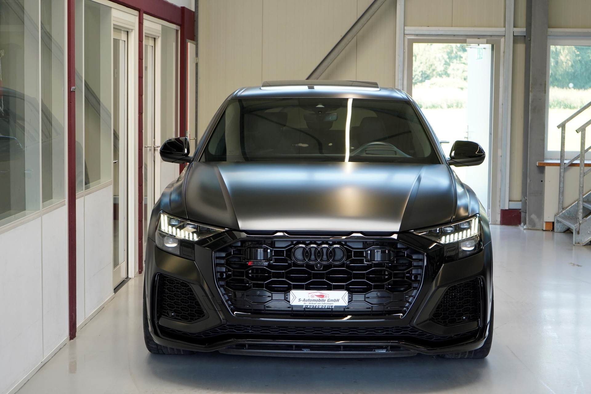 AUDI RSQ8 quattro tiptronic-image-1