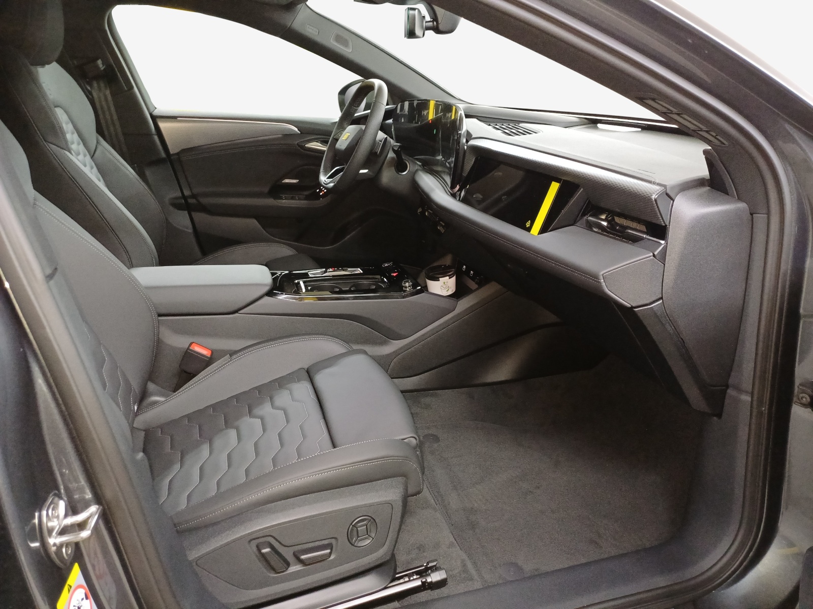 AUDI A6 Sportback e-tron quattro-image-13