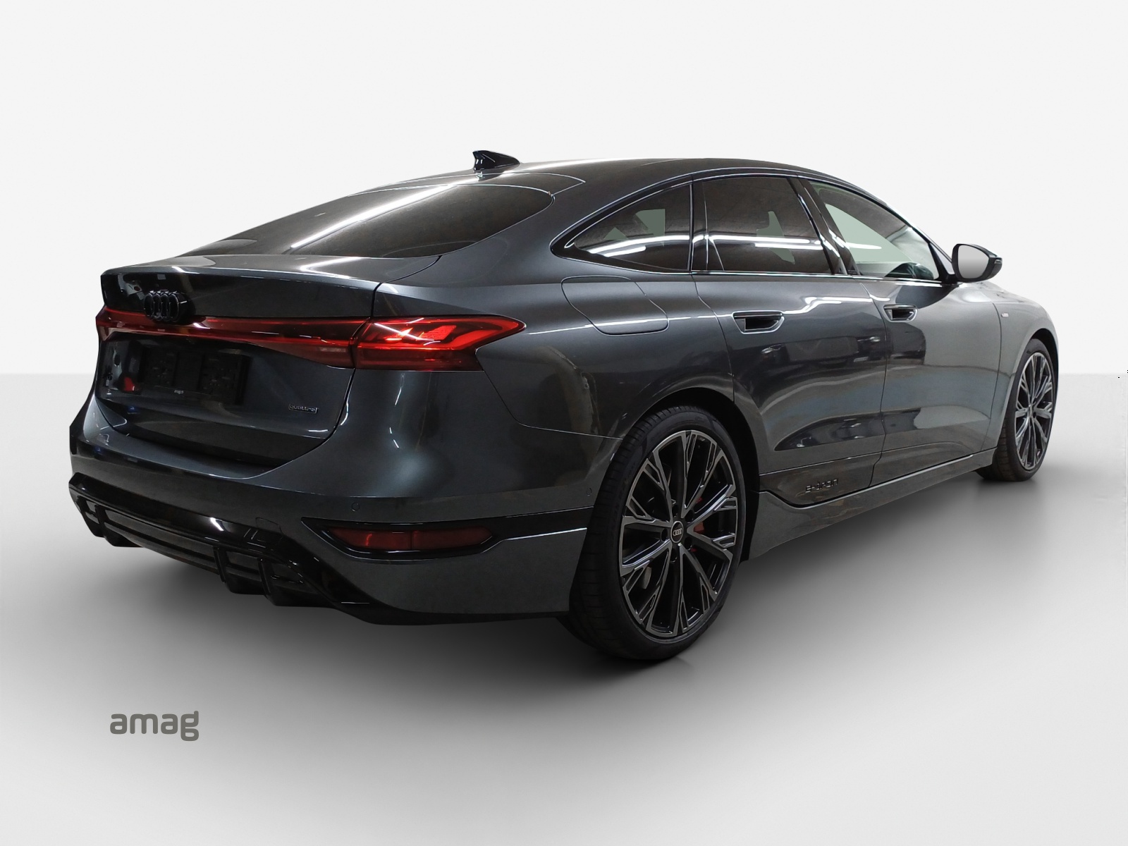 AUDI A6 Sportback e-tron quattro-image-4