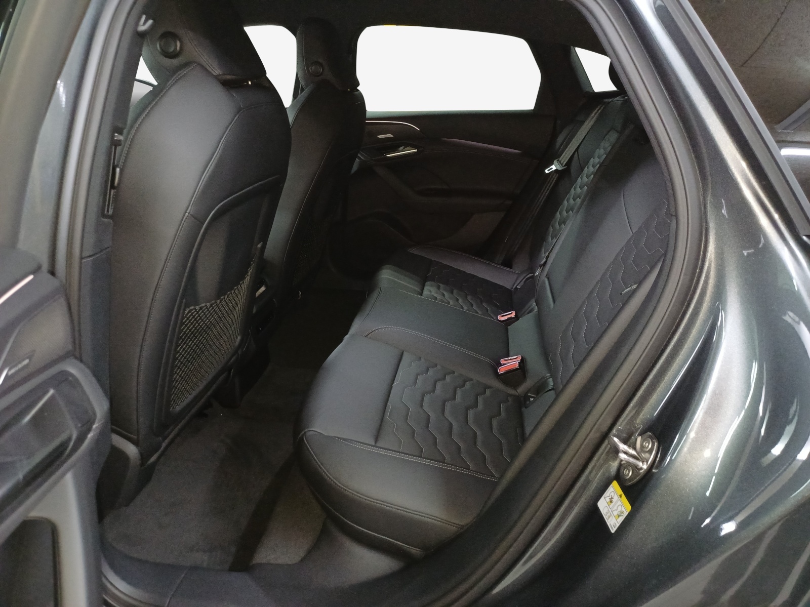 AUDI A6 Sportback e-tron quattro-image-11