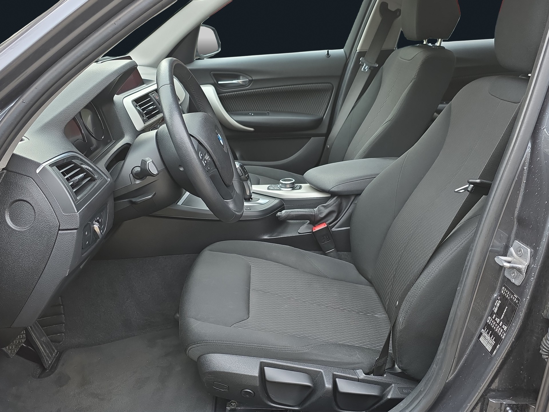 BMW 118i Sport Line Steptronic-image-9