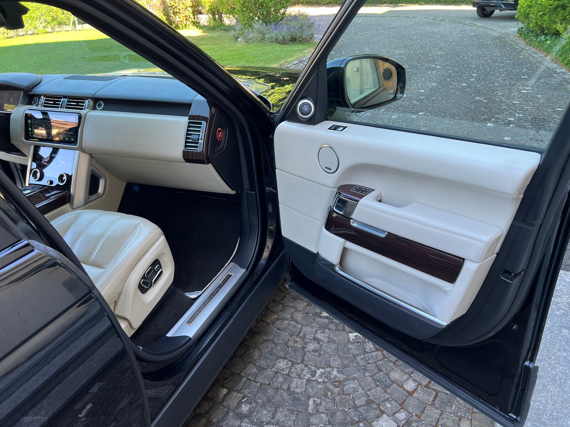 LAND ROVER Range Rover 4.4 SDV8 Autobiography Automatic-image-12