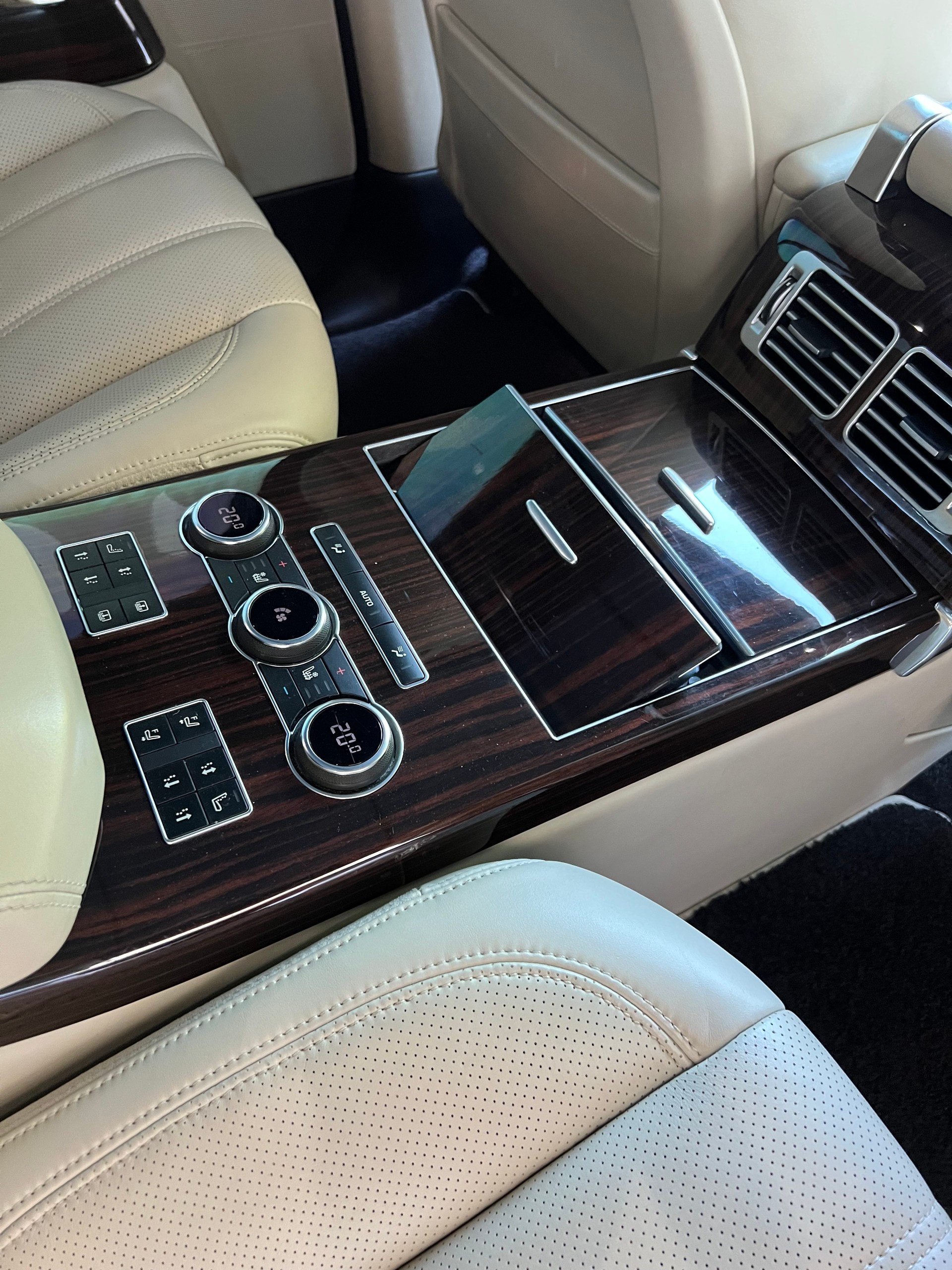 LAND ROVER Range Rover 4.4 SDV8 Autobiography Automatic-image-16