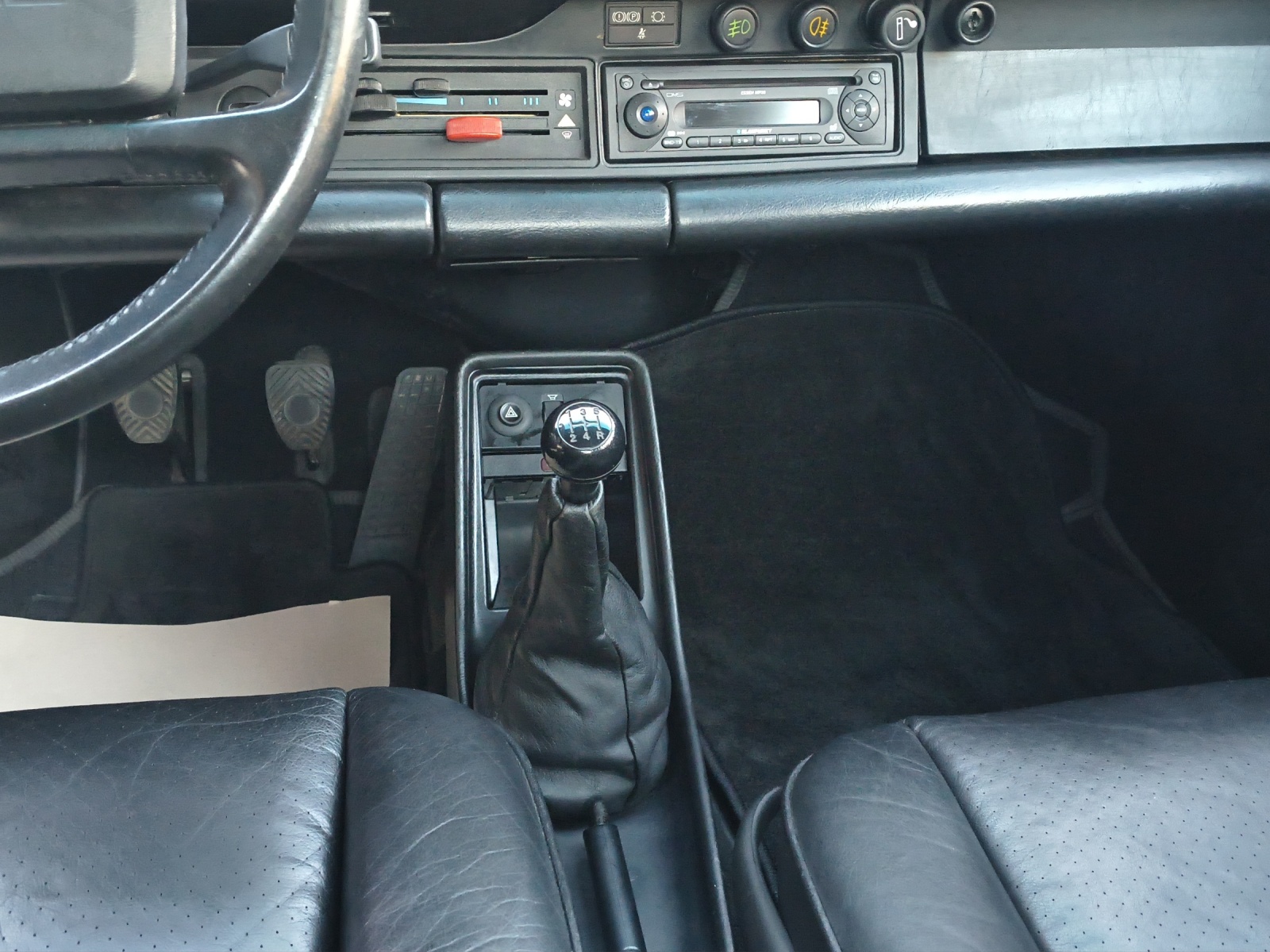 PORSCHE 911 3.2 Carrera Coupé-image-6