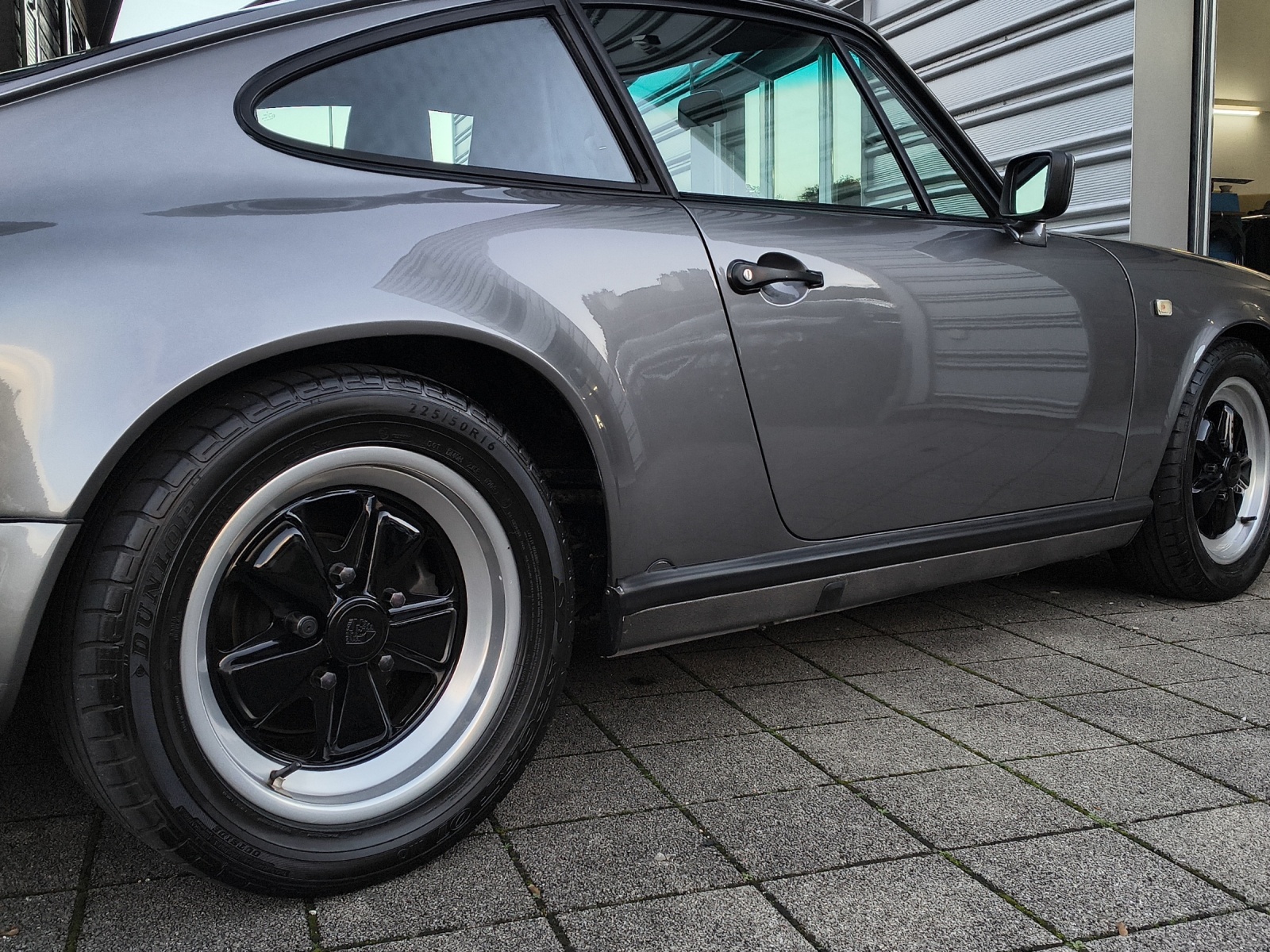 PORSCHE 911 3.2 Carrera Coupé-image-21