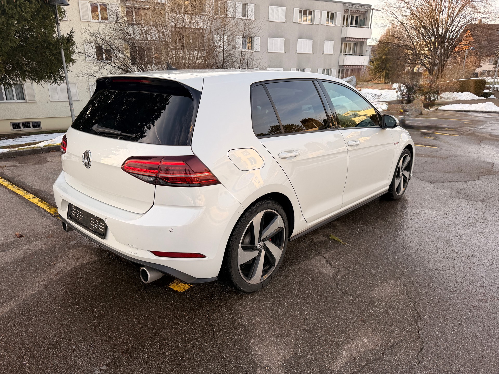VW Golf 2.0 TSI GTI DSG-image-4
